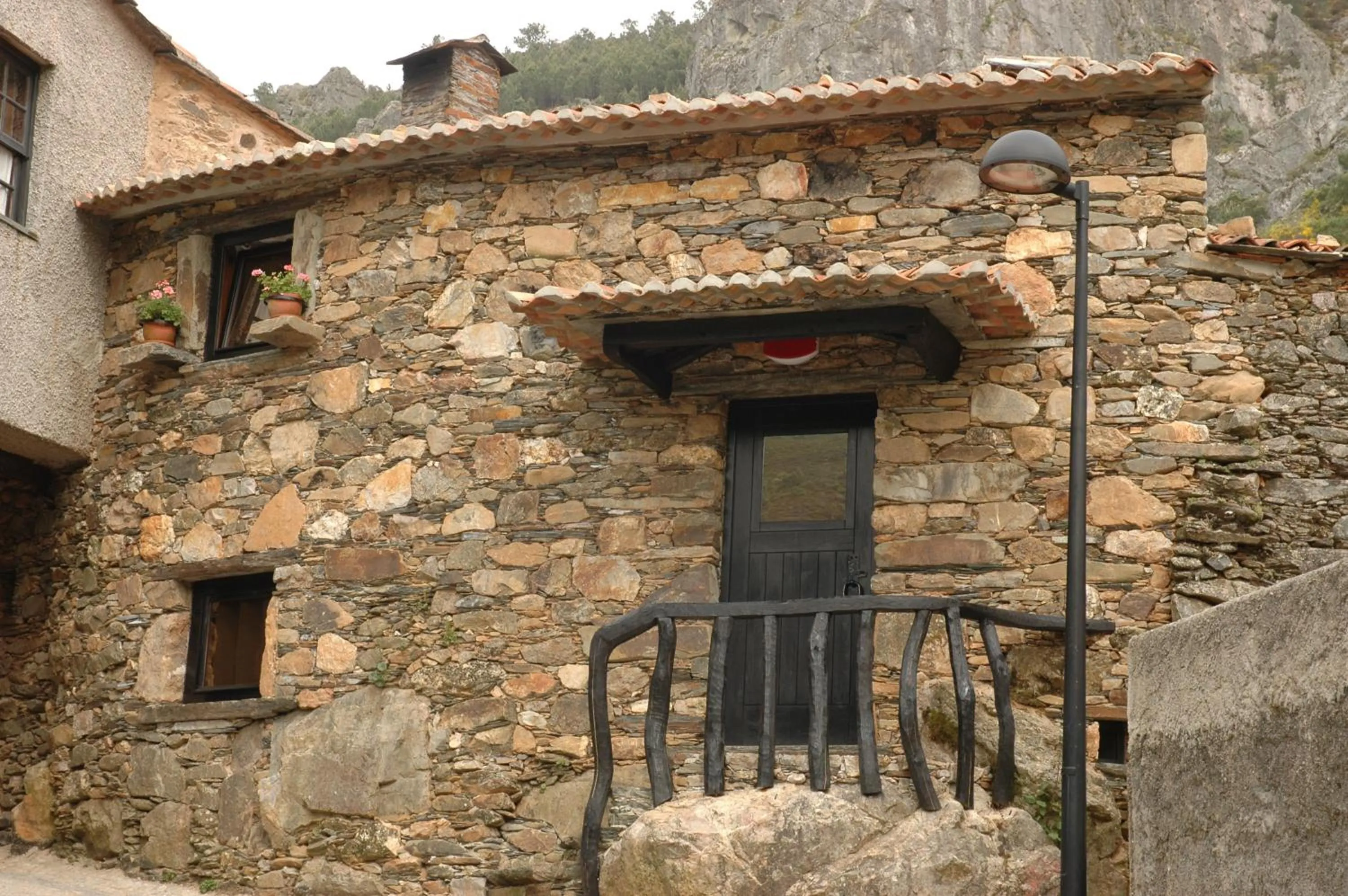 Facade/entrance in Casa do Neveiro