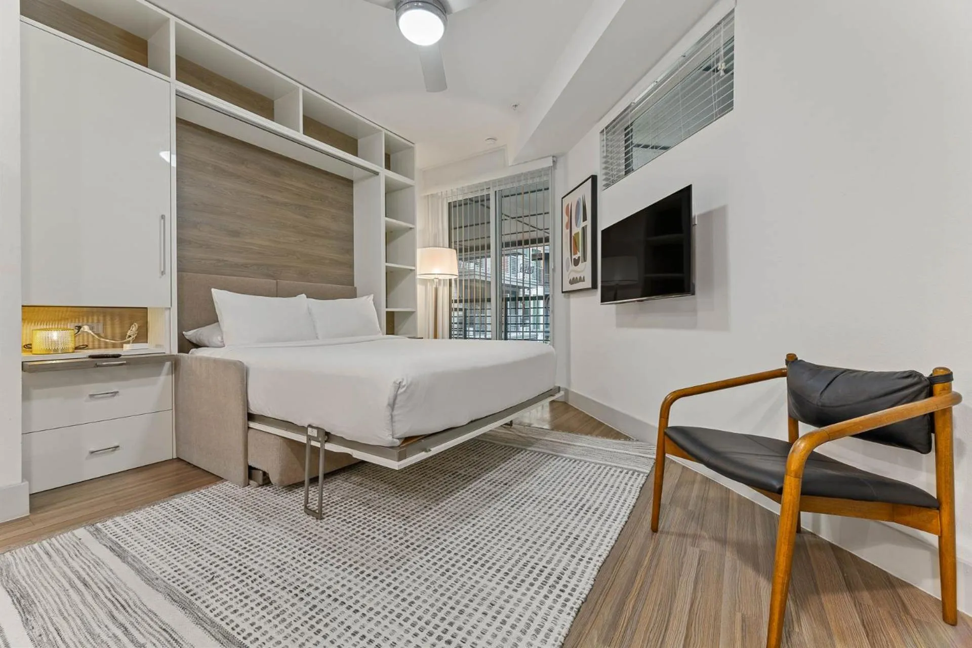 Photo of the whole room in Placemakr Downtown Austin