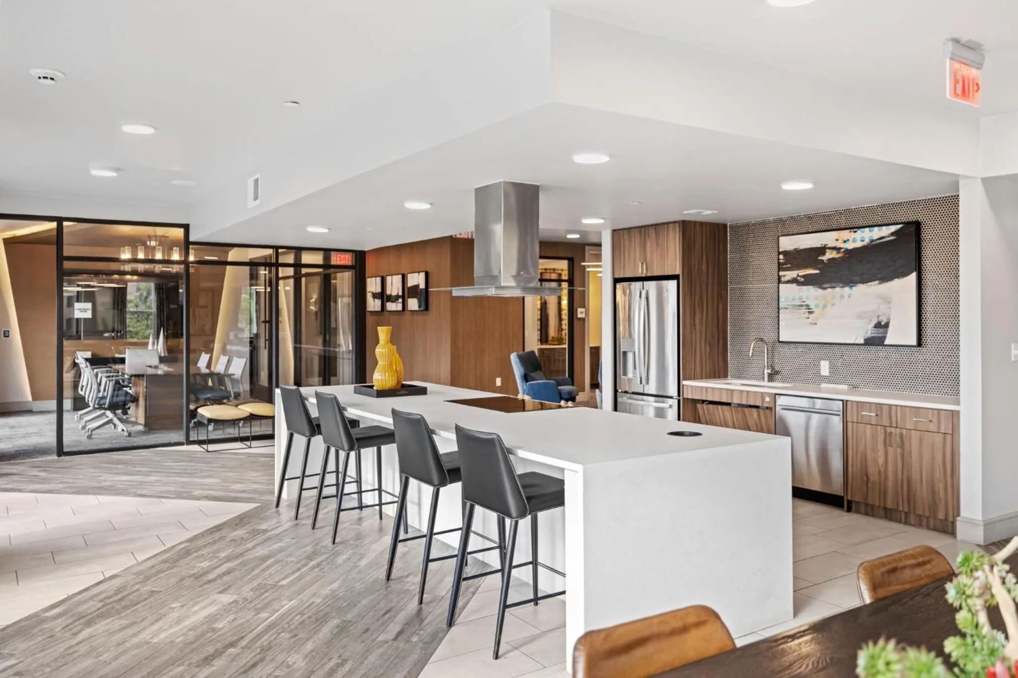 Kitchen or kitchenette in Placemakr Downtown Austin