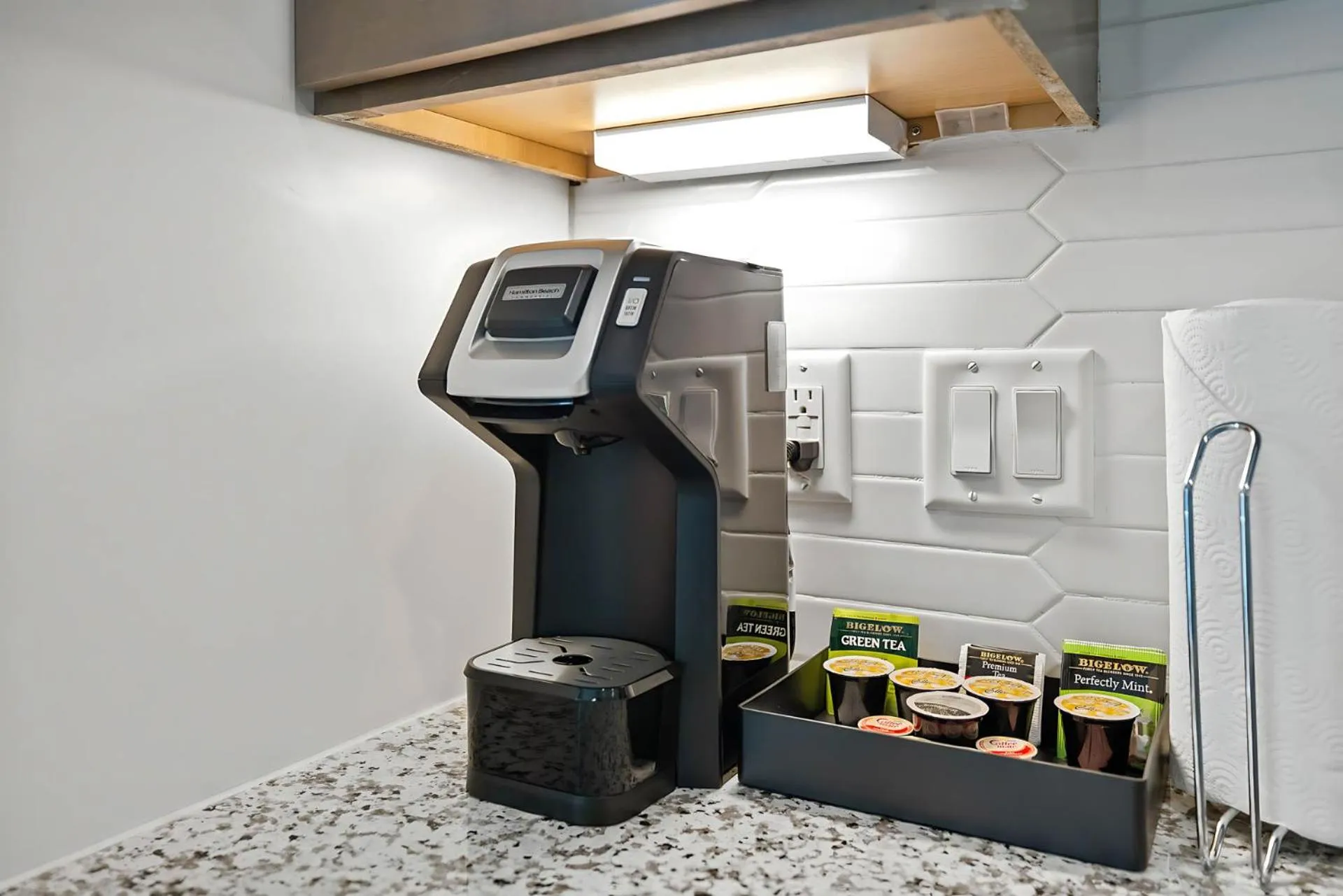 Coffee/tea facilities in Placemakr Downtown Austin