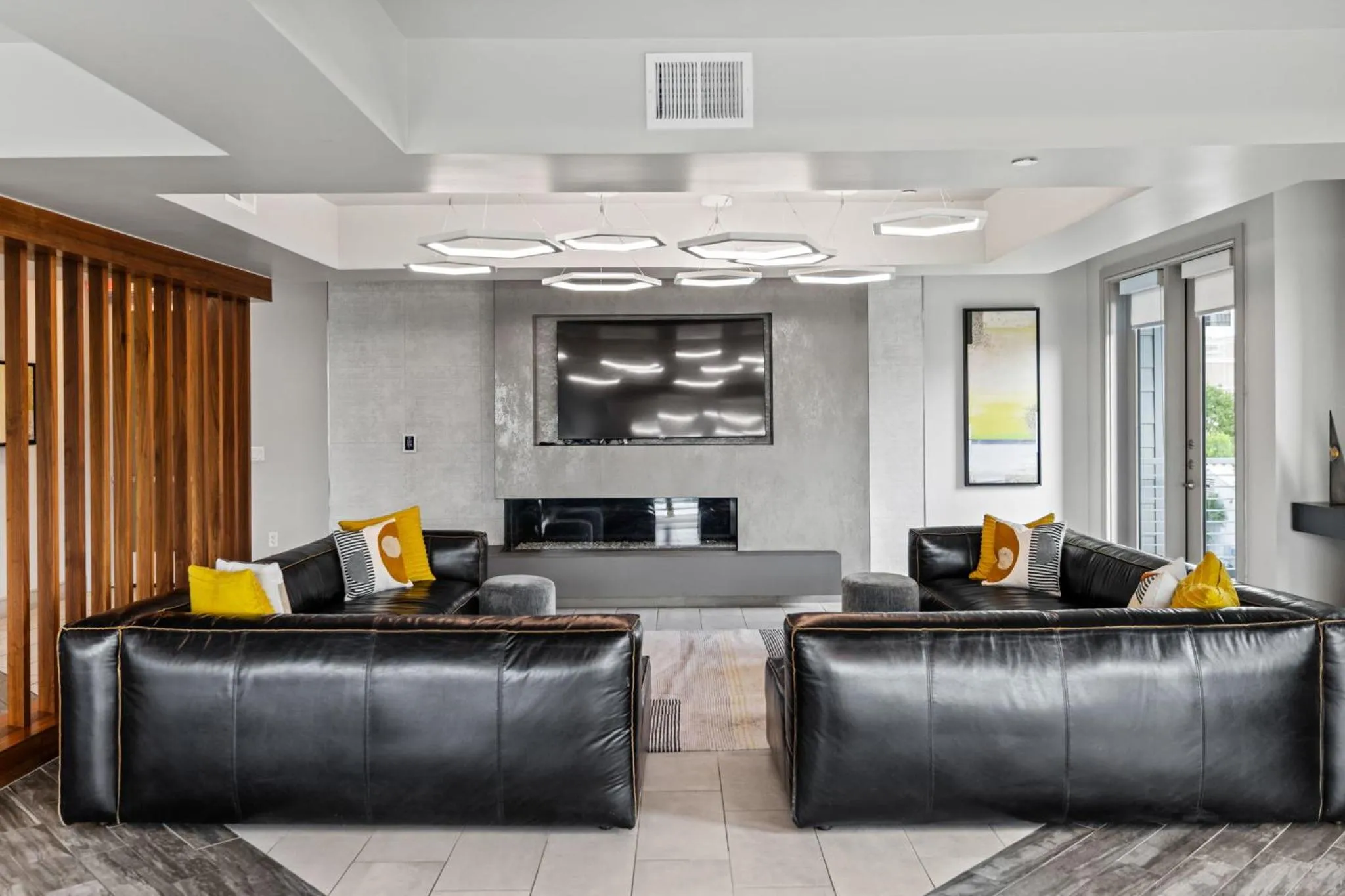 Communal lounge/ TV room in Placemakr Downtown Austin