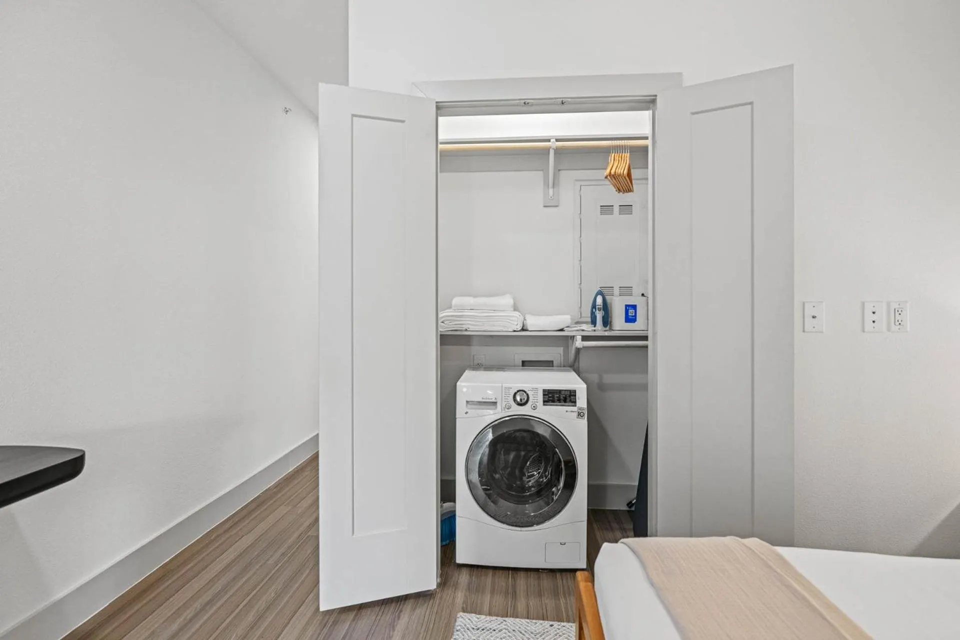 washing machine in Placemakr Downtown Austin