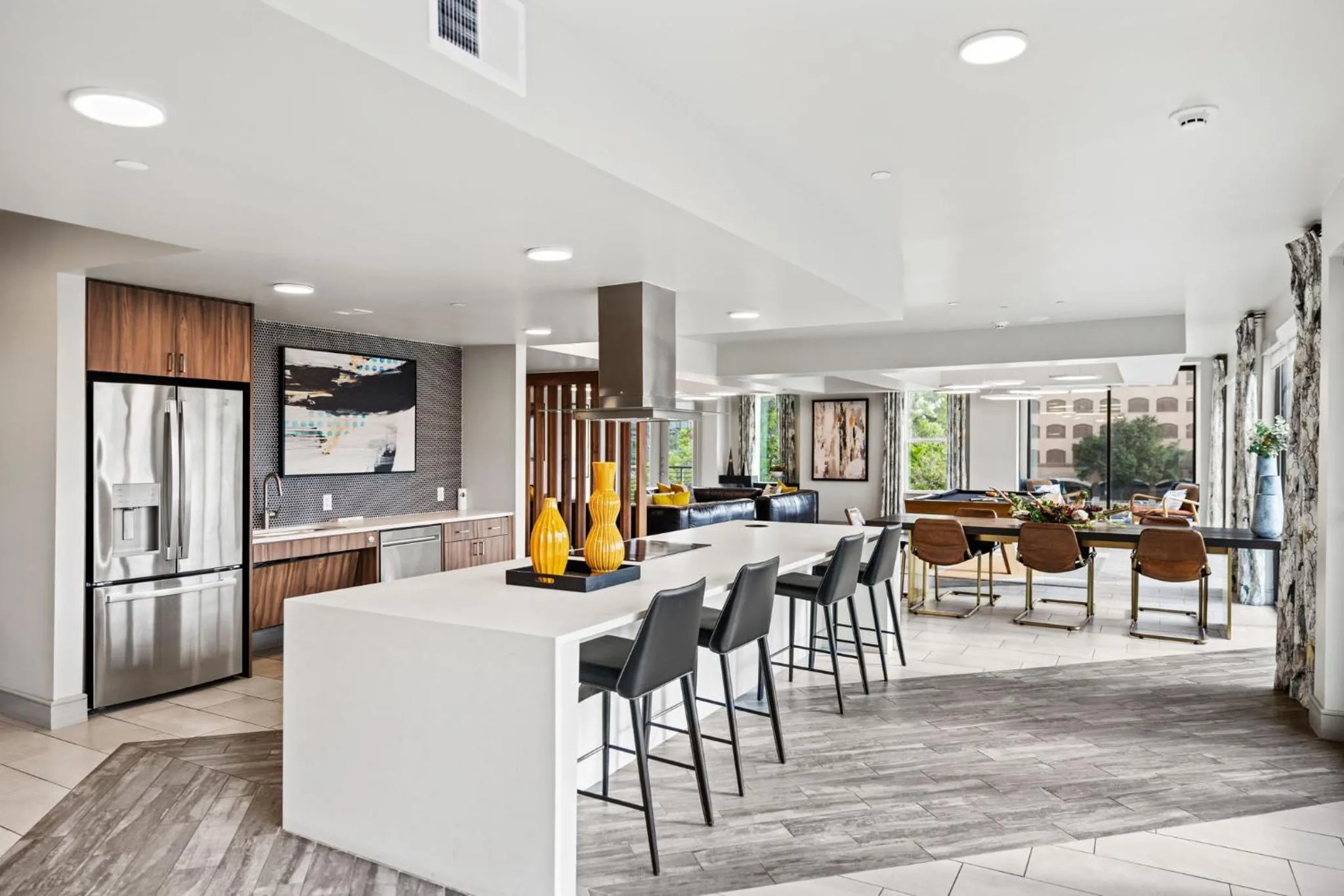 Kitchen or kitchenette in Placemakr Downtown Austin