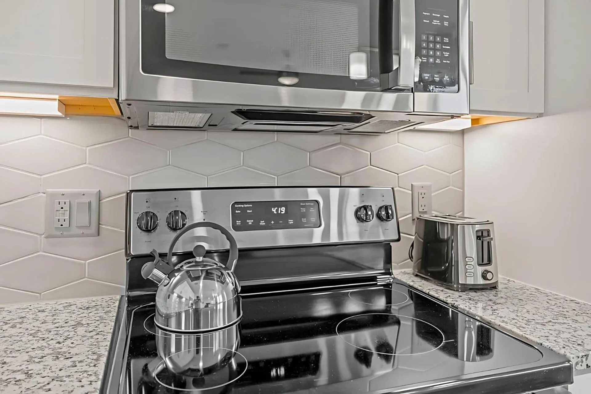 Kitchen or kitchenette in Placemakr Downtown Austin