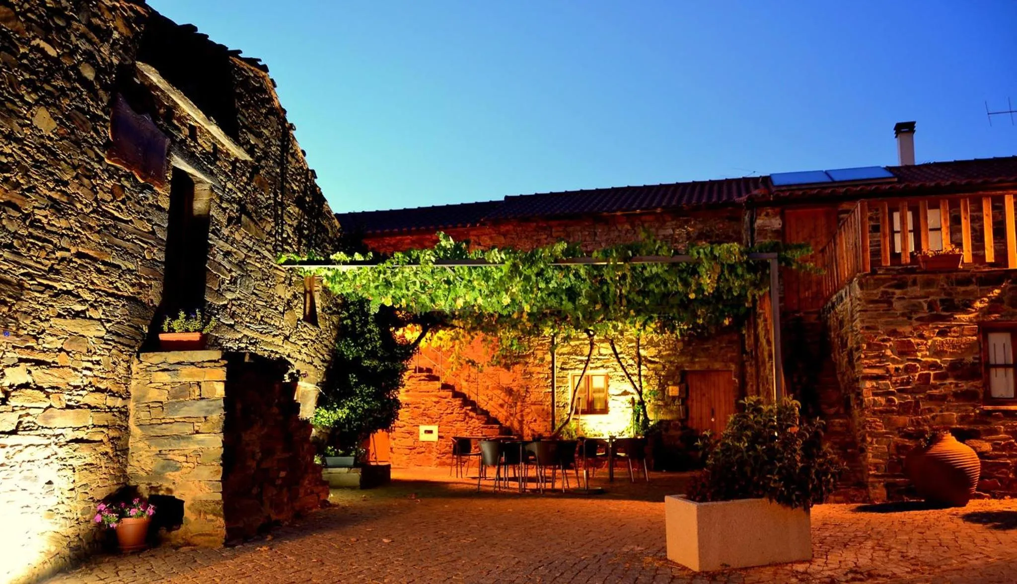 Restaurant/places to eat in Casas da Encosta