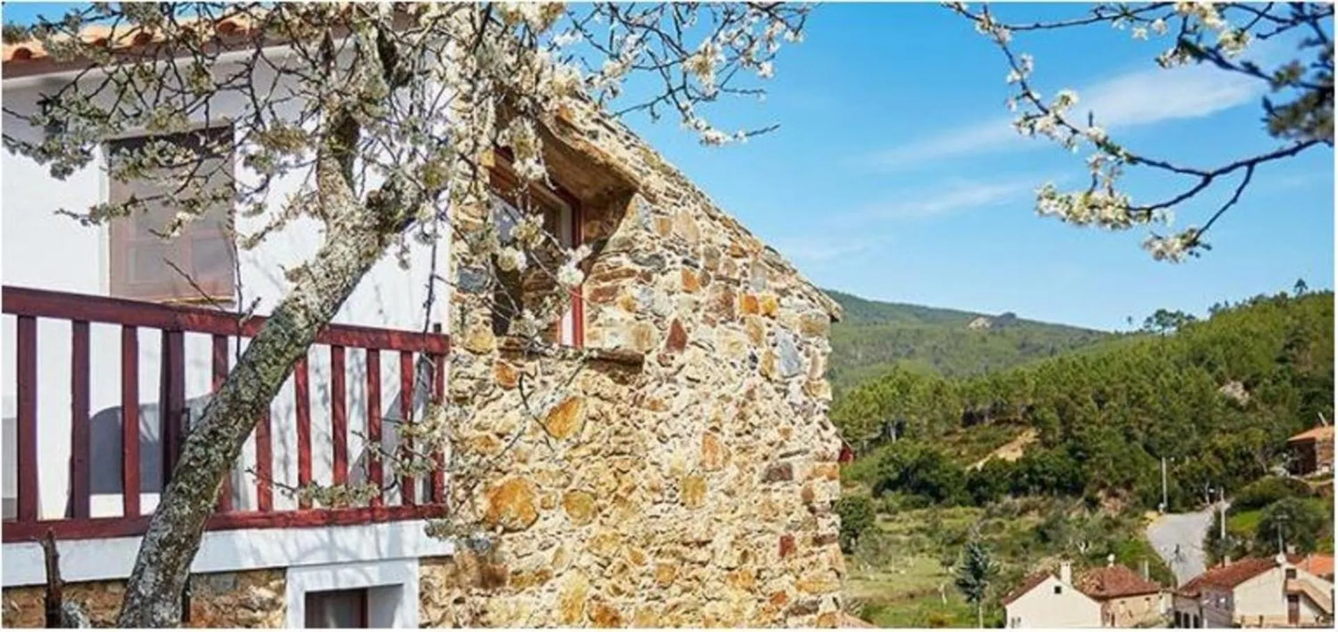 Property building in Casas da Encosta