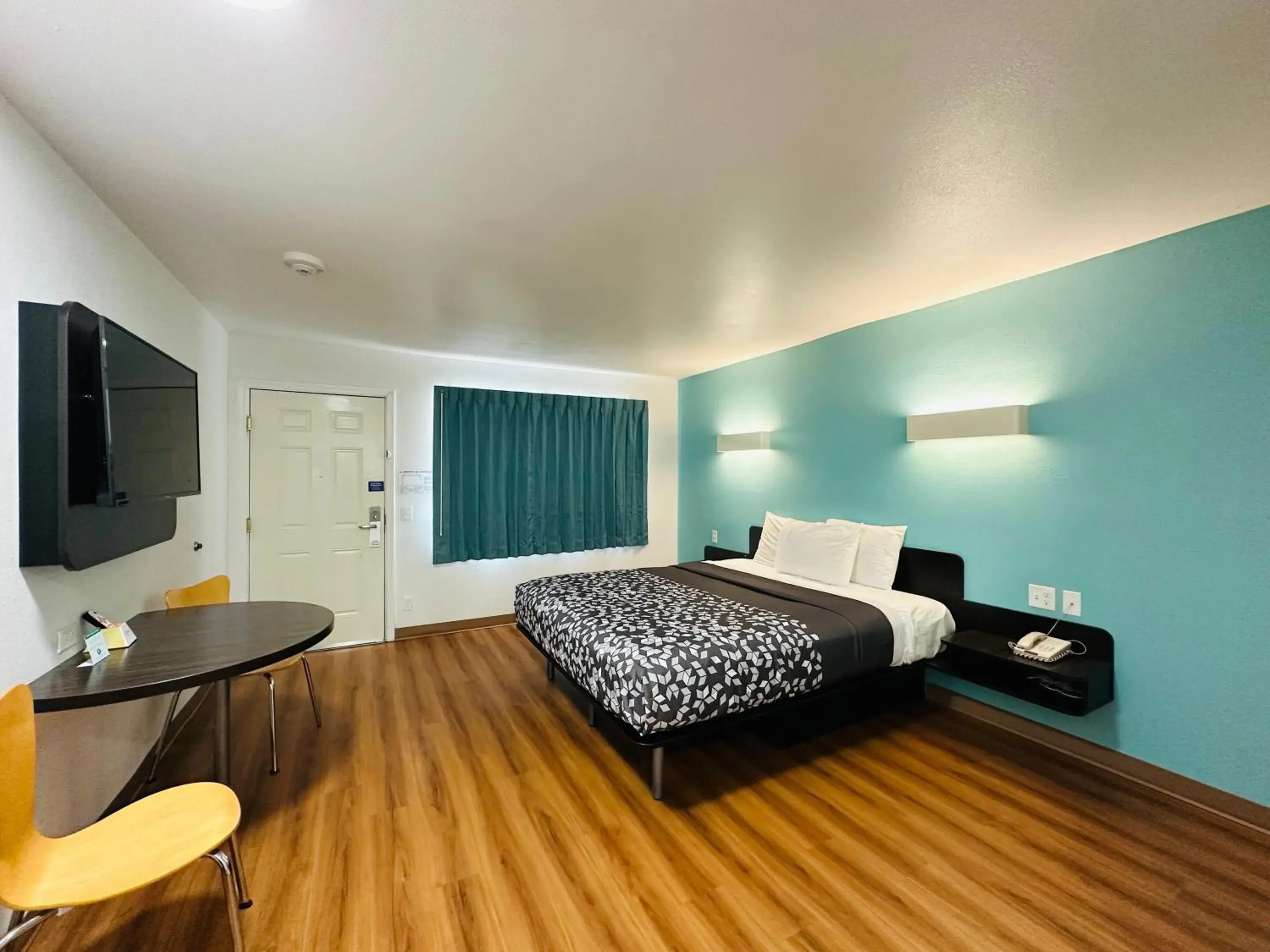 Standard King Room in Beachside Inn Standard King Room in Beachside Inn