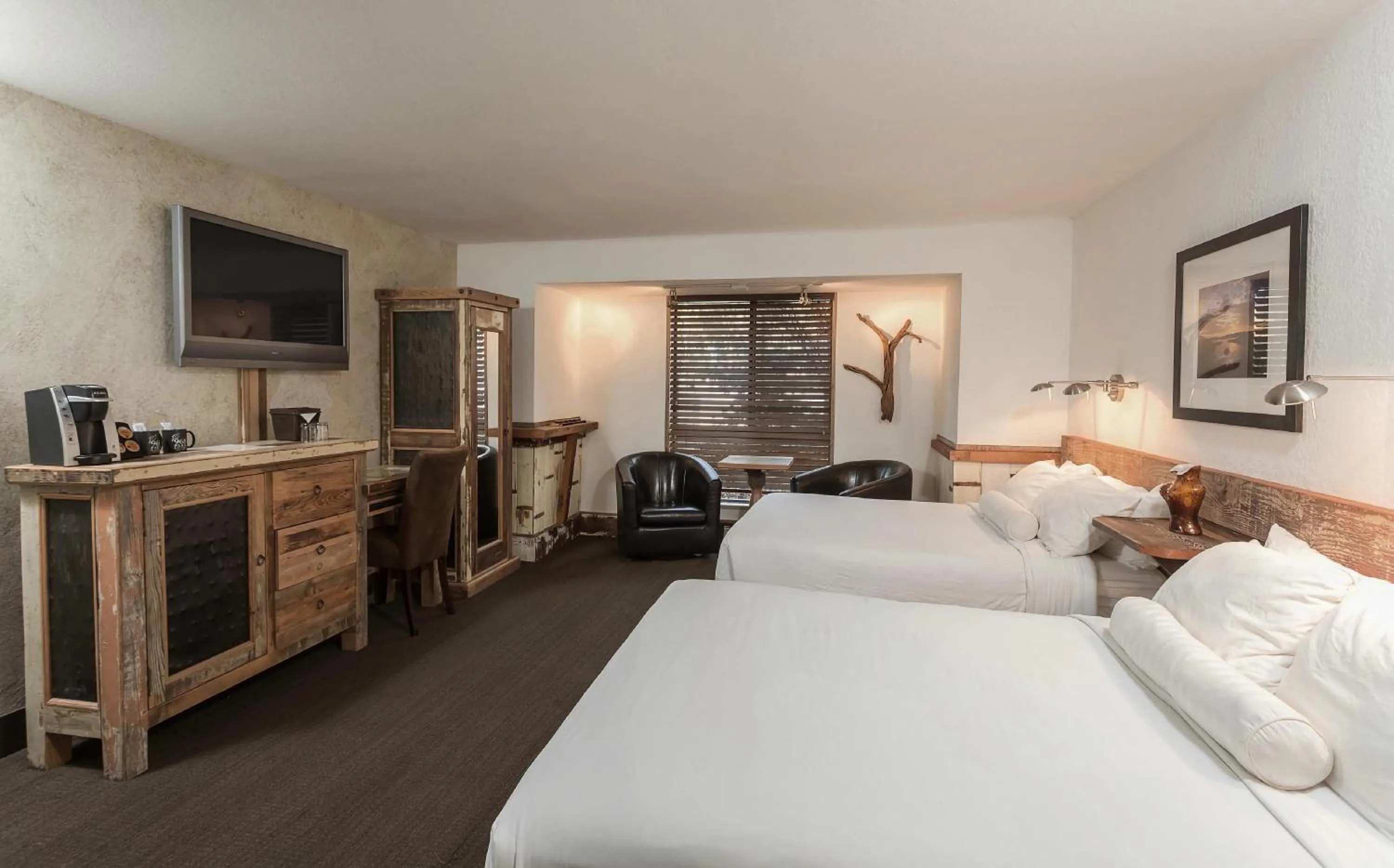 Photo of the whole room, Bed in Inn at South Lake Tahoe