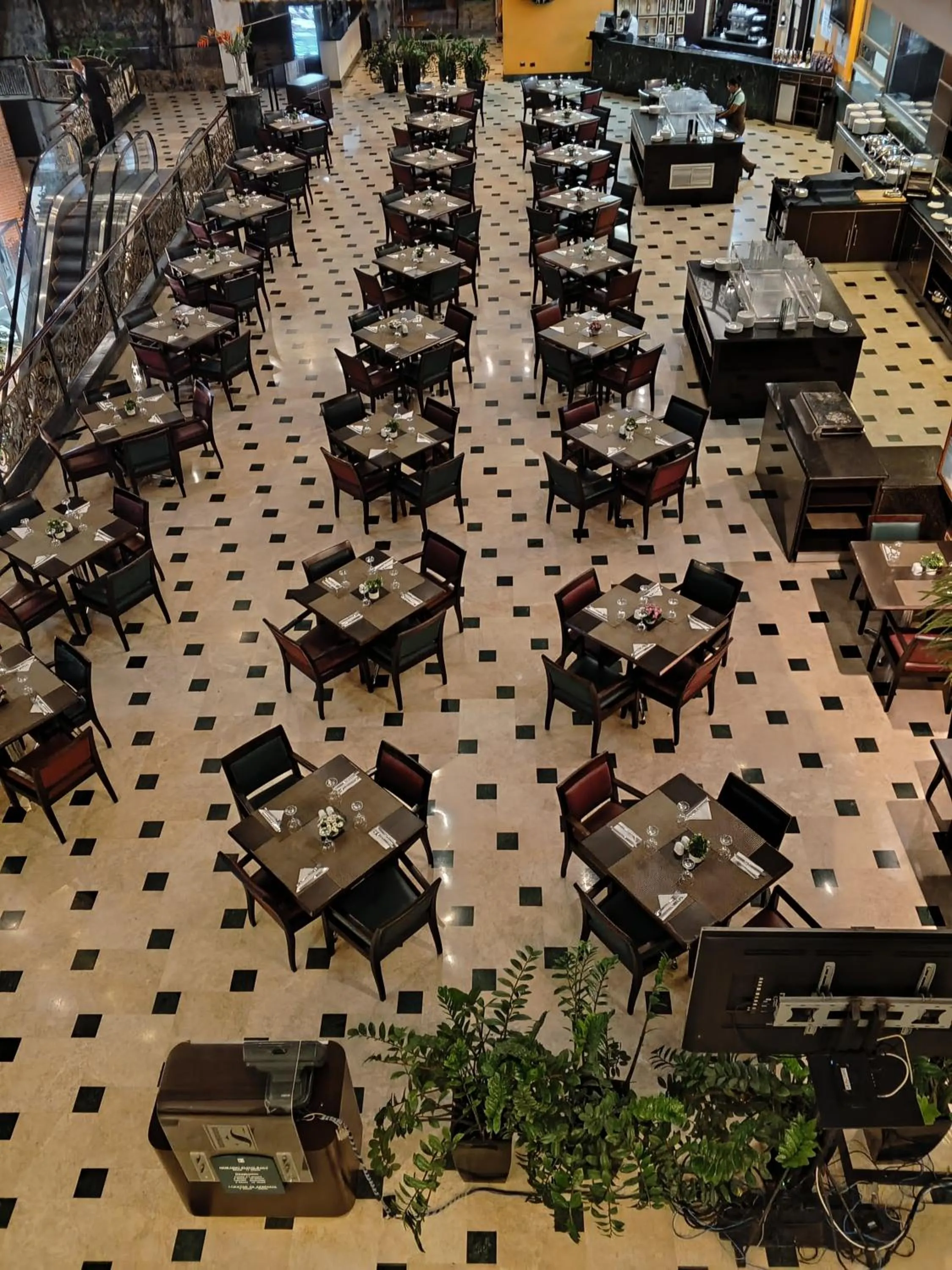 Restaurant/places to eat in EXECUTIVE SUITES VALENCIA-Venezuela