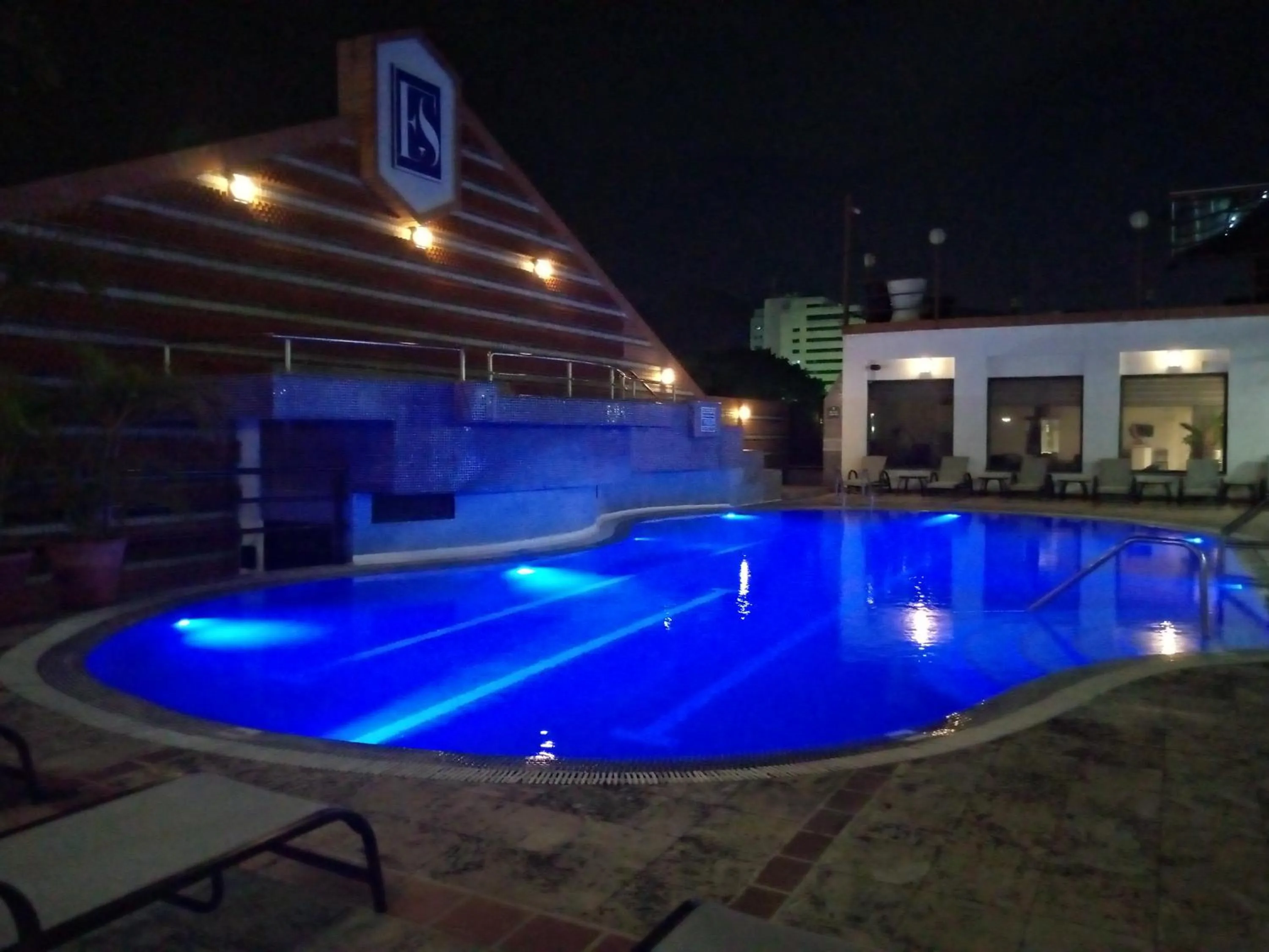 Swimming pool in EXECUTIVE SUITES VALENCIA-Venezuela