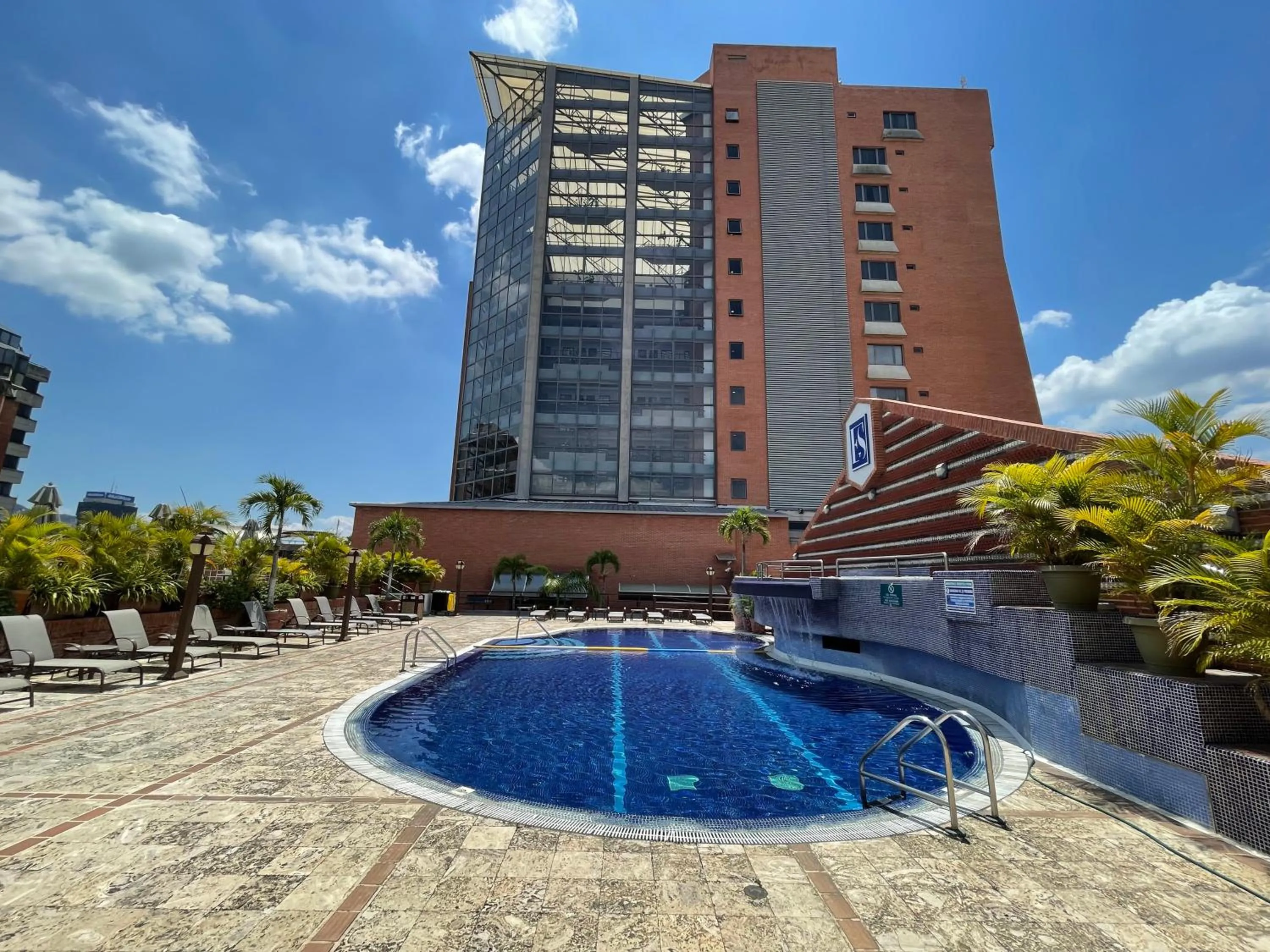 Swimming pool in EXECUTIVE SUITES VALENCIA-Venezuela