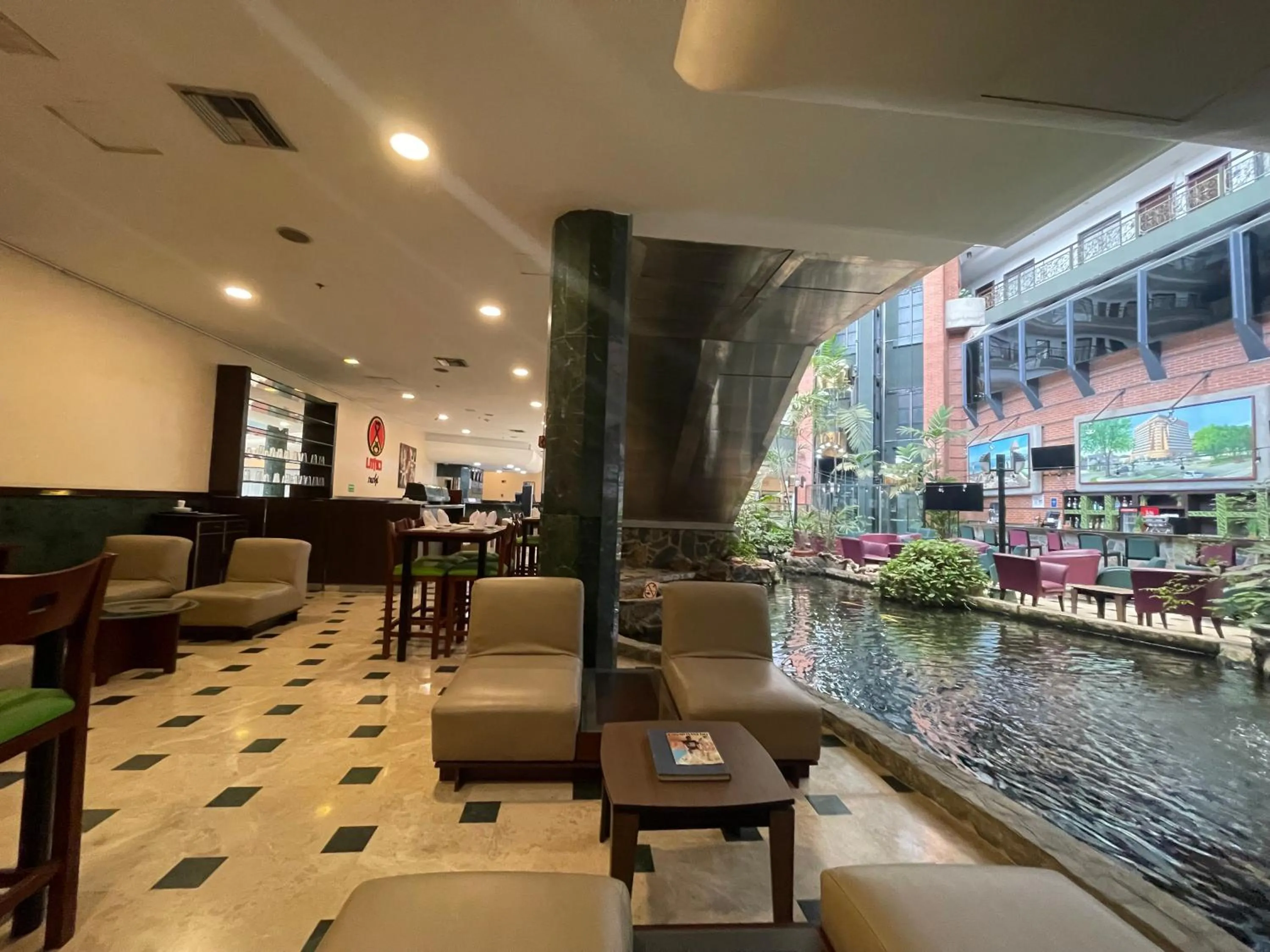 Area and facilities in EXECUTIVE SUITES VALENCIA-Venezuela