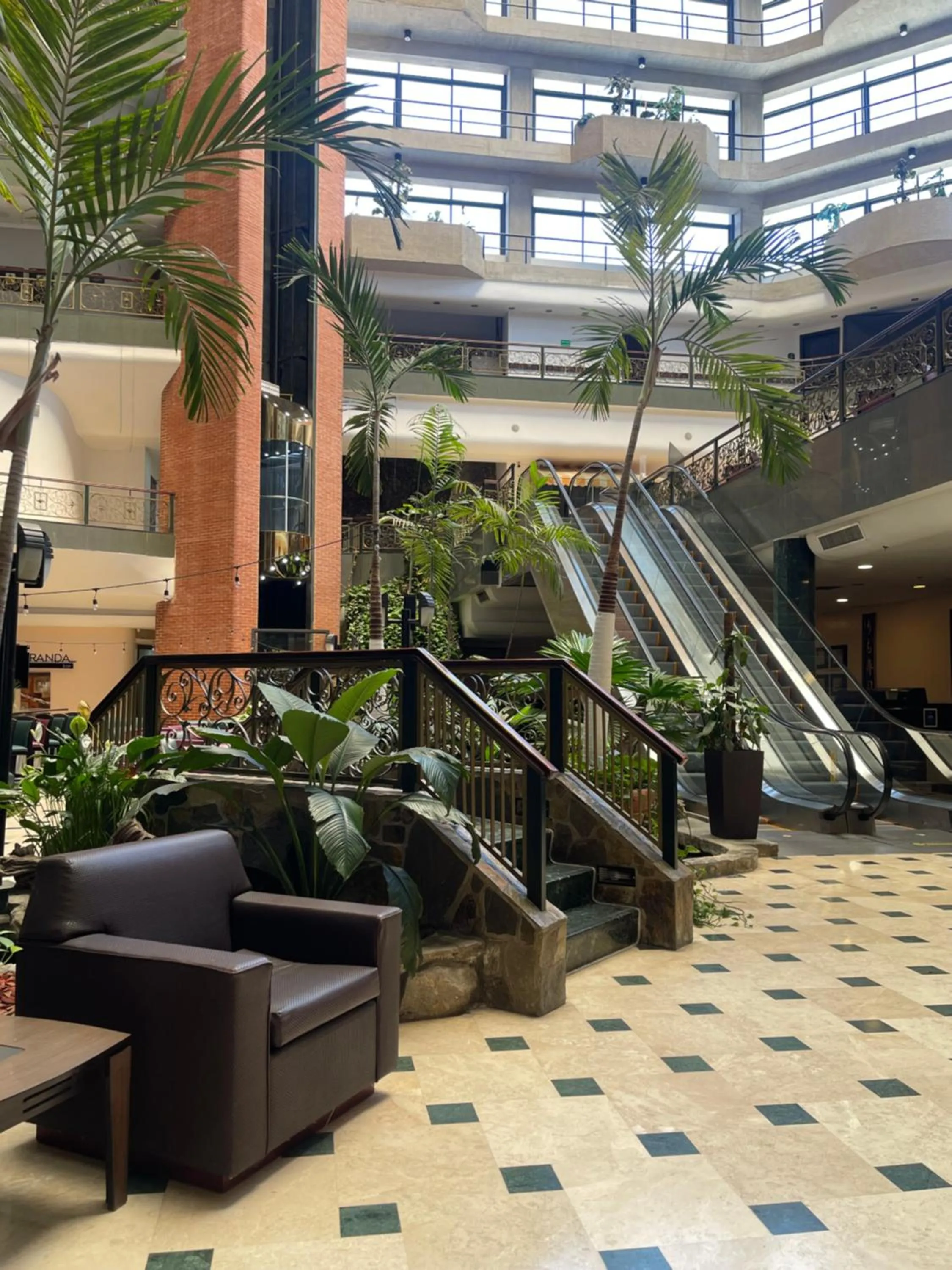 Area and facilities in EXECUTIVE SUITES VALENCIA-Venezuela