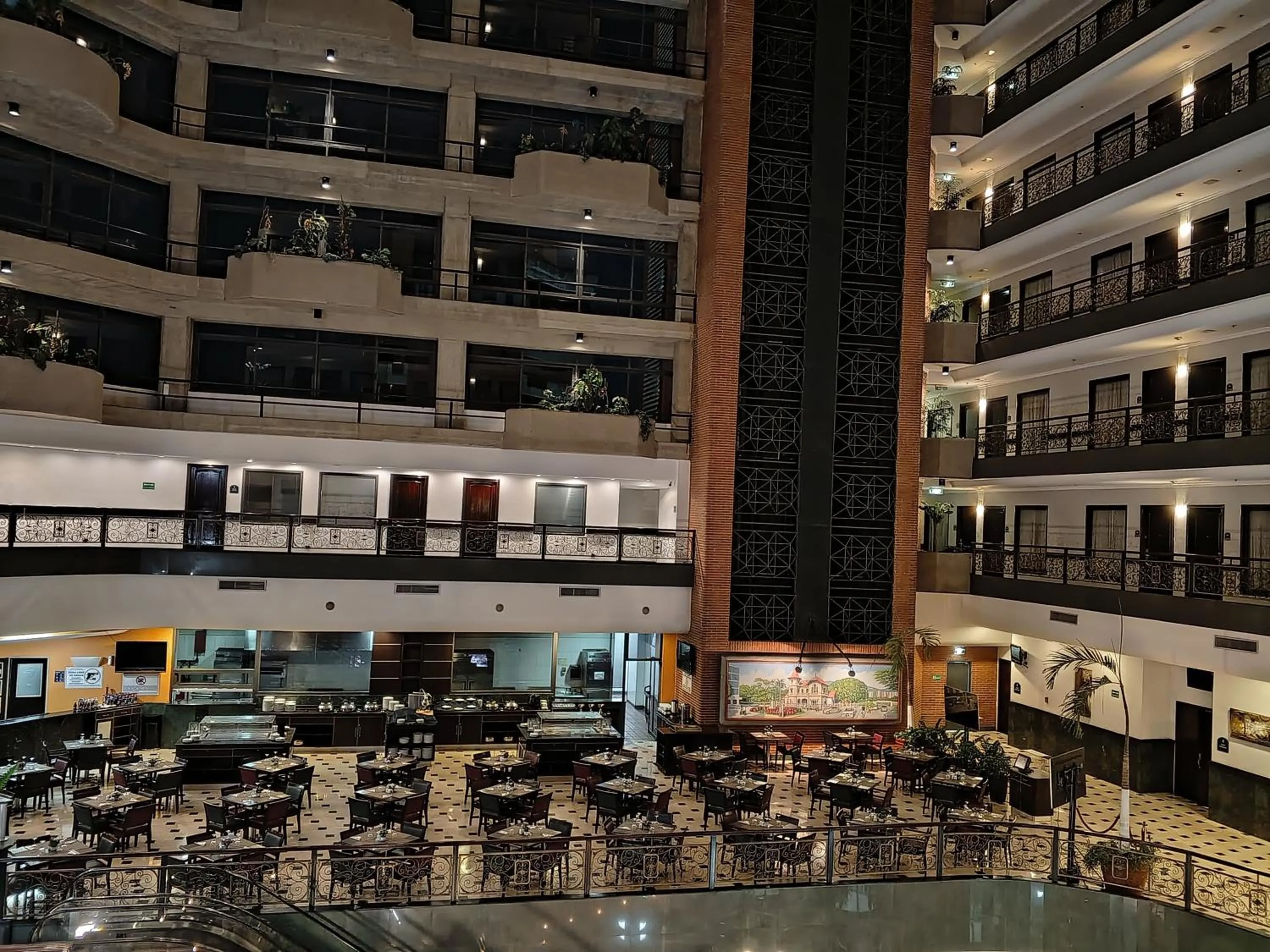 Restaurant/places to eat in EXECUTIVE SUITES VALENCIA-Venezuela
