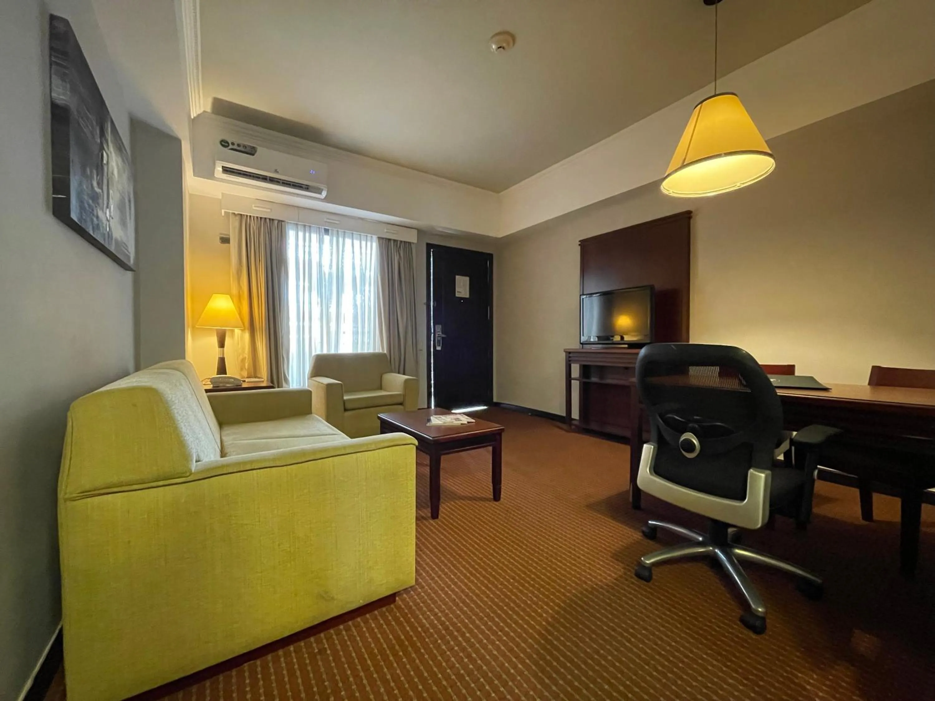 Seating area in EXECUTIVE SUITES VALENCIA-Venezuela