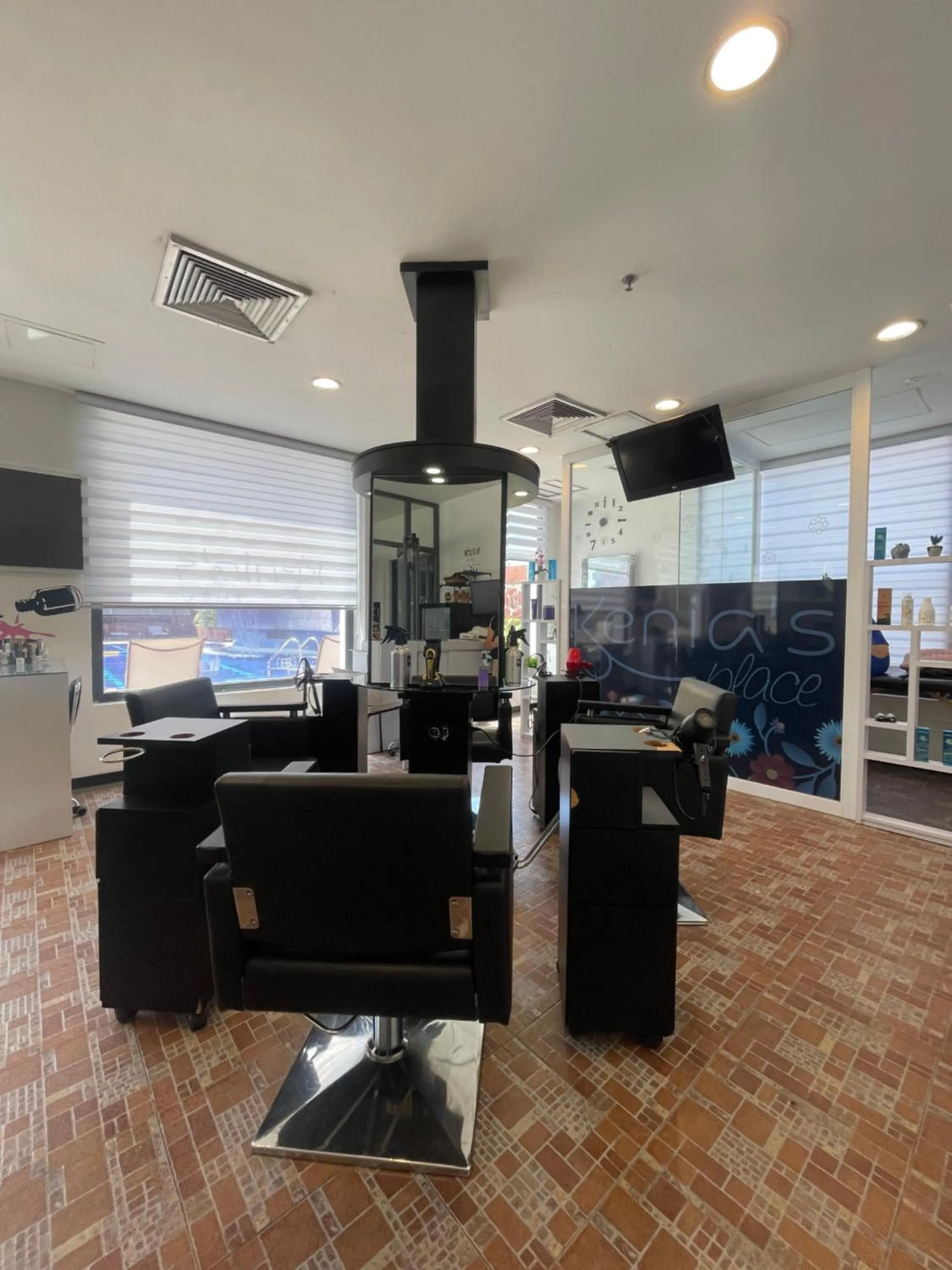 hair dresser in EXECUTIVE SUITES VALENCIA-Venezuela