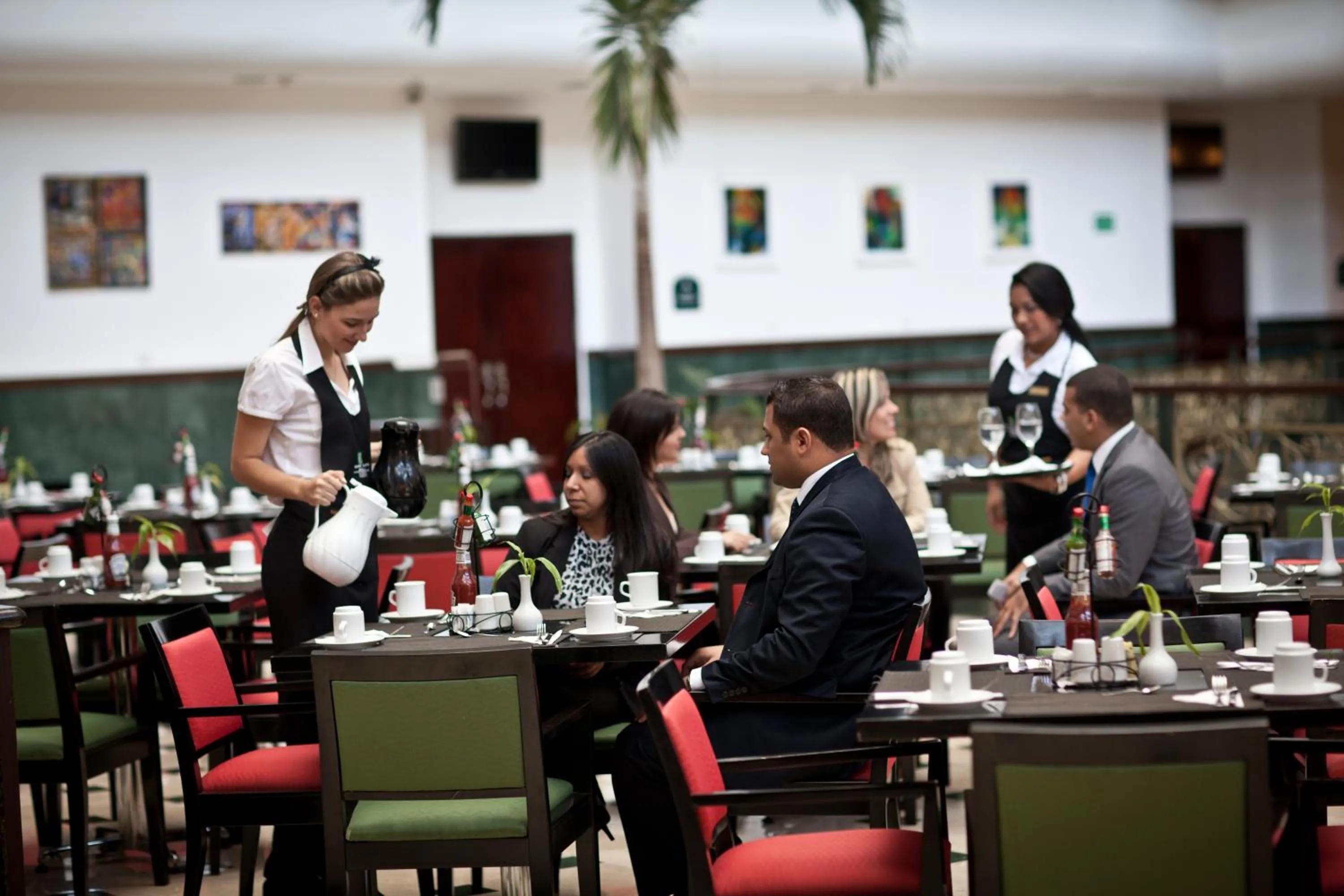 Restaurant/places to eat in EXECUTIVE SUITES VALENCIA-Venezuela