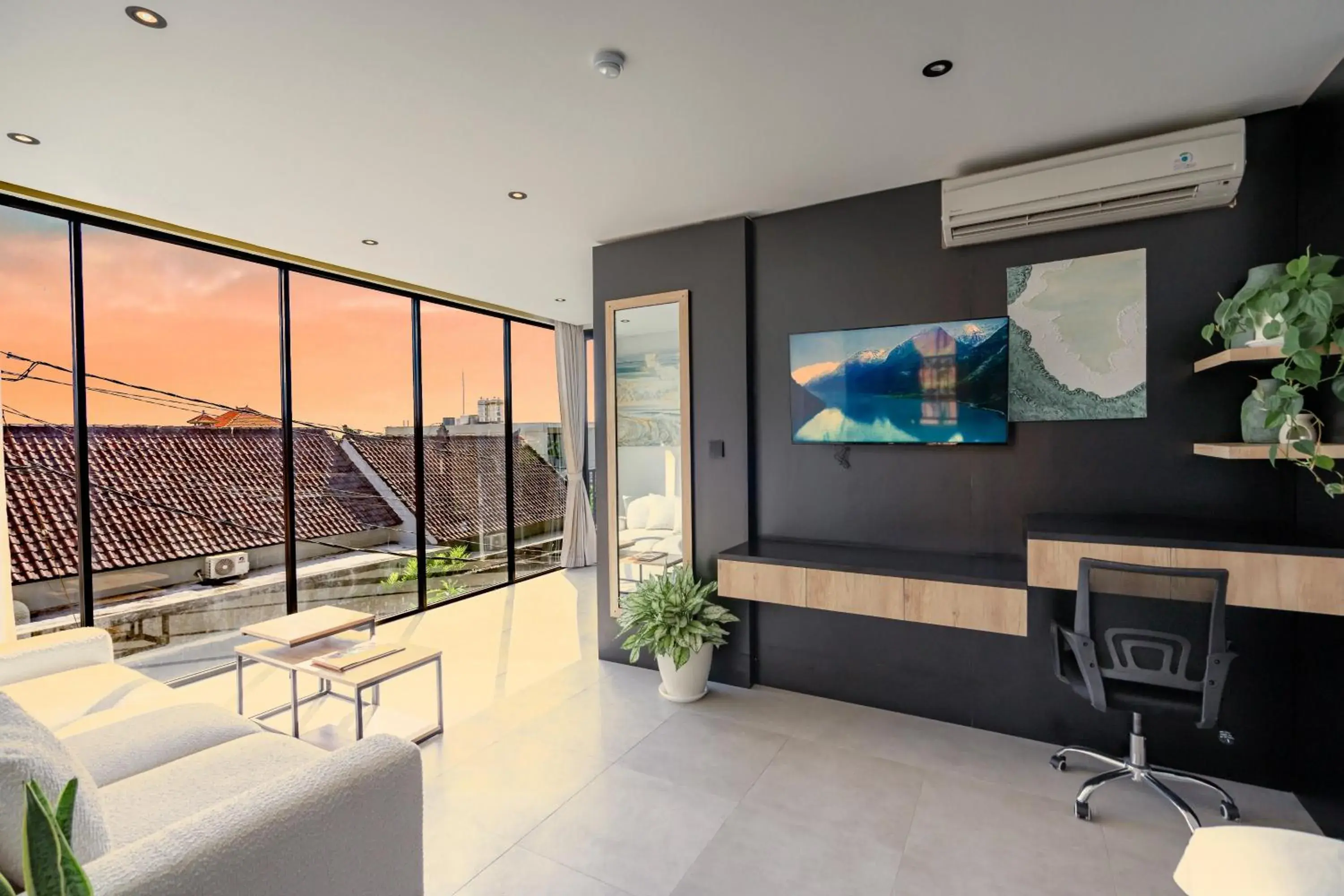 One-Bedroom Apartment with Balcony and Mountain View in Onyx Beach Hotel One-Bedroom Apartment with Balcony and Mountain View in Onyx Beach Hotel