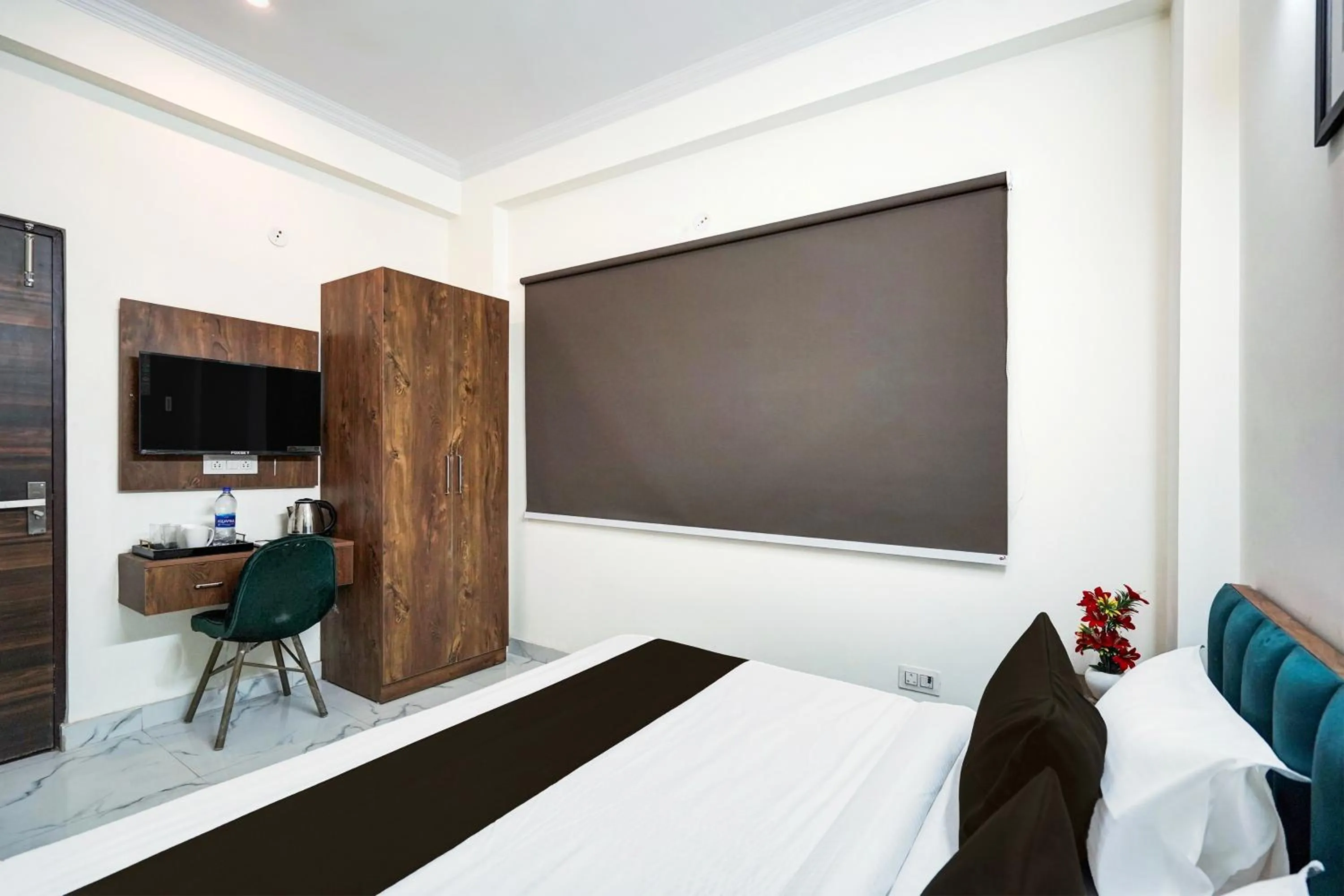 Bedroom in Townhouse Sector 86 Near Sector 83 Metro Station