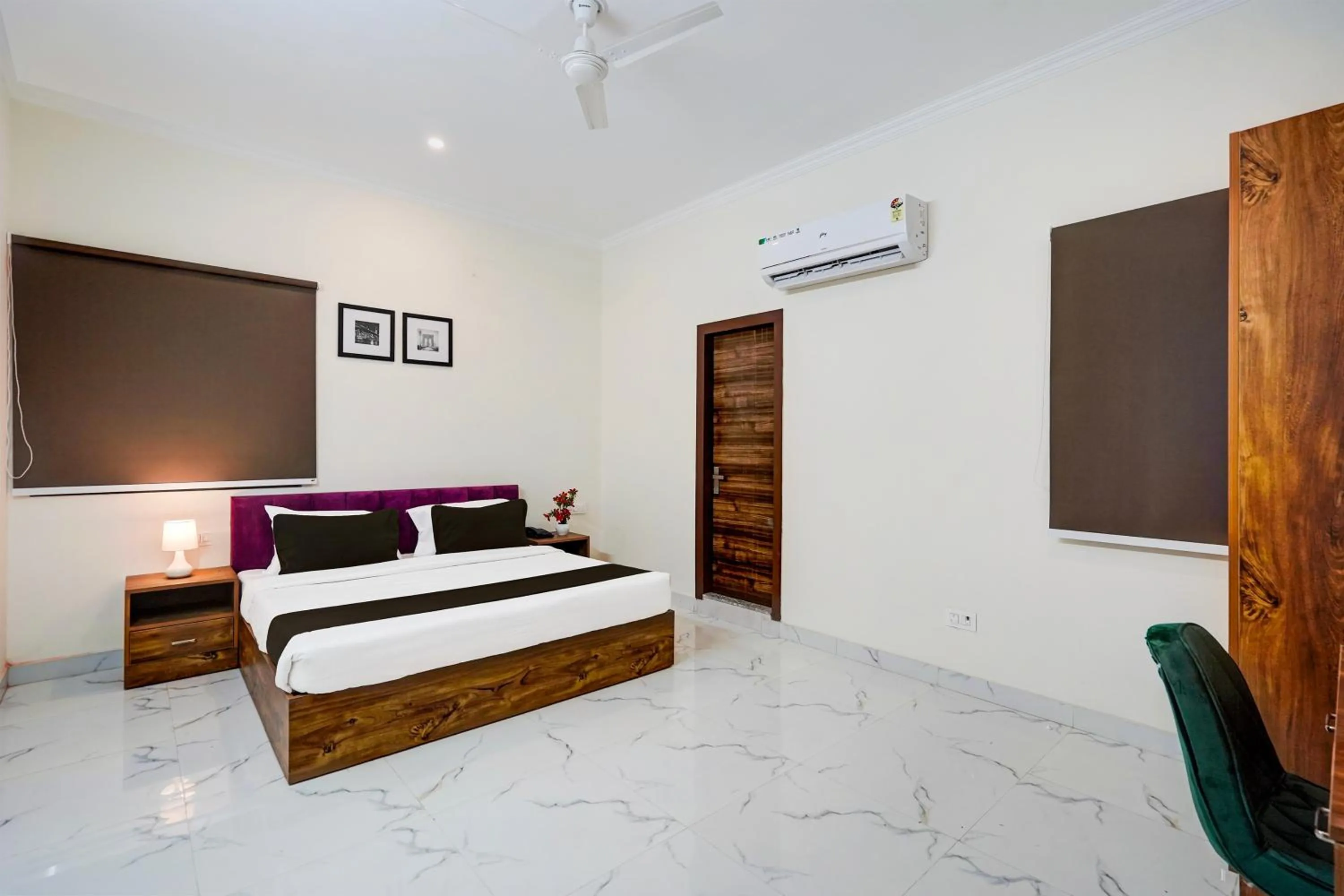Bedroom in Townhouse Sector 86 Near Sector 83 Metro Station