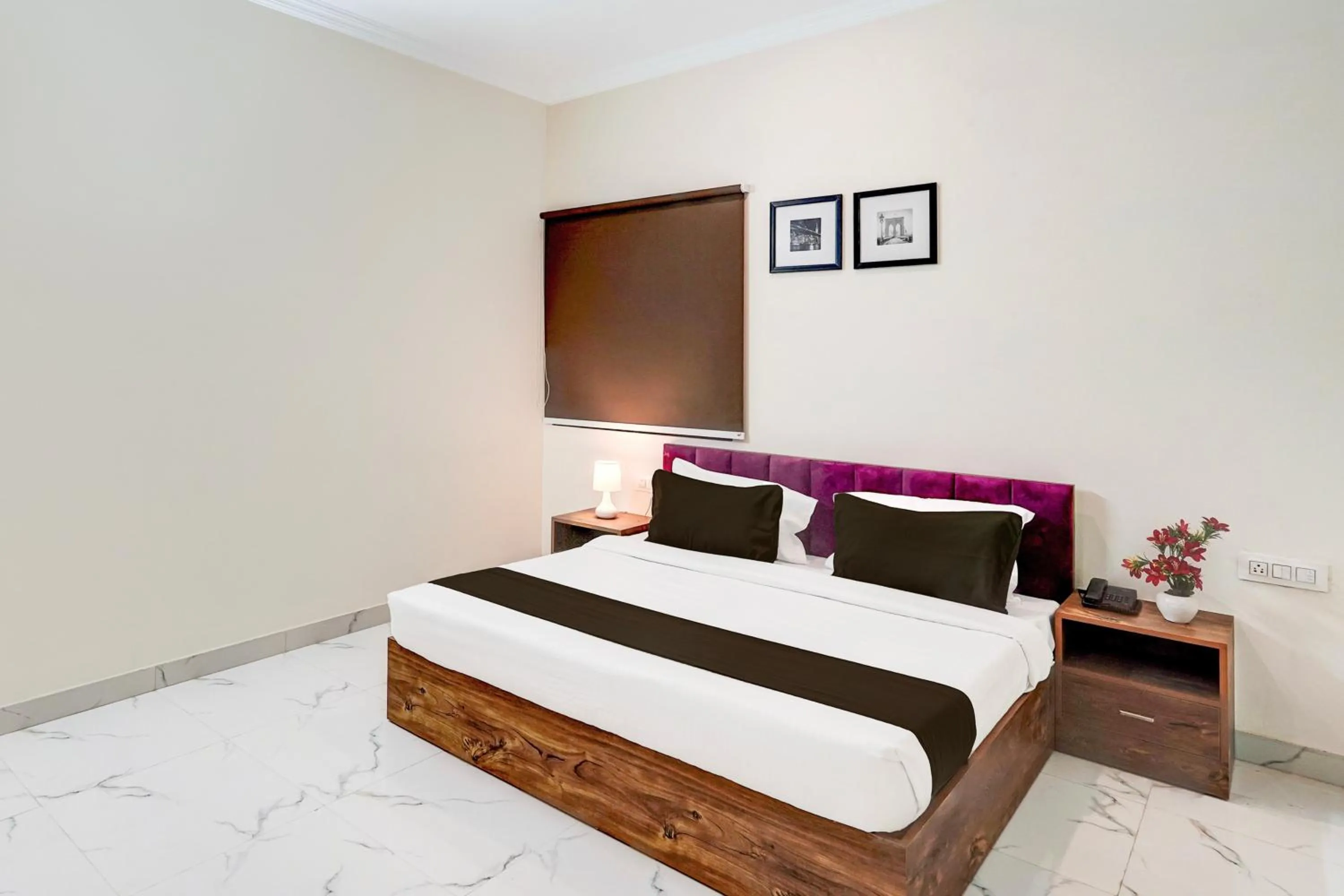 Bedroom in Townhouse Sector 86 Near Sector 83 Metro Station