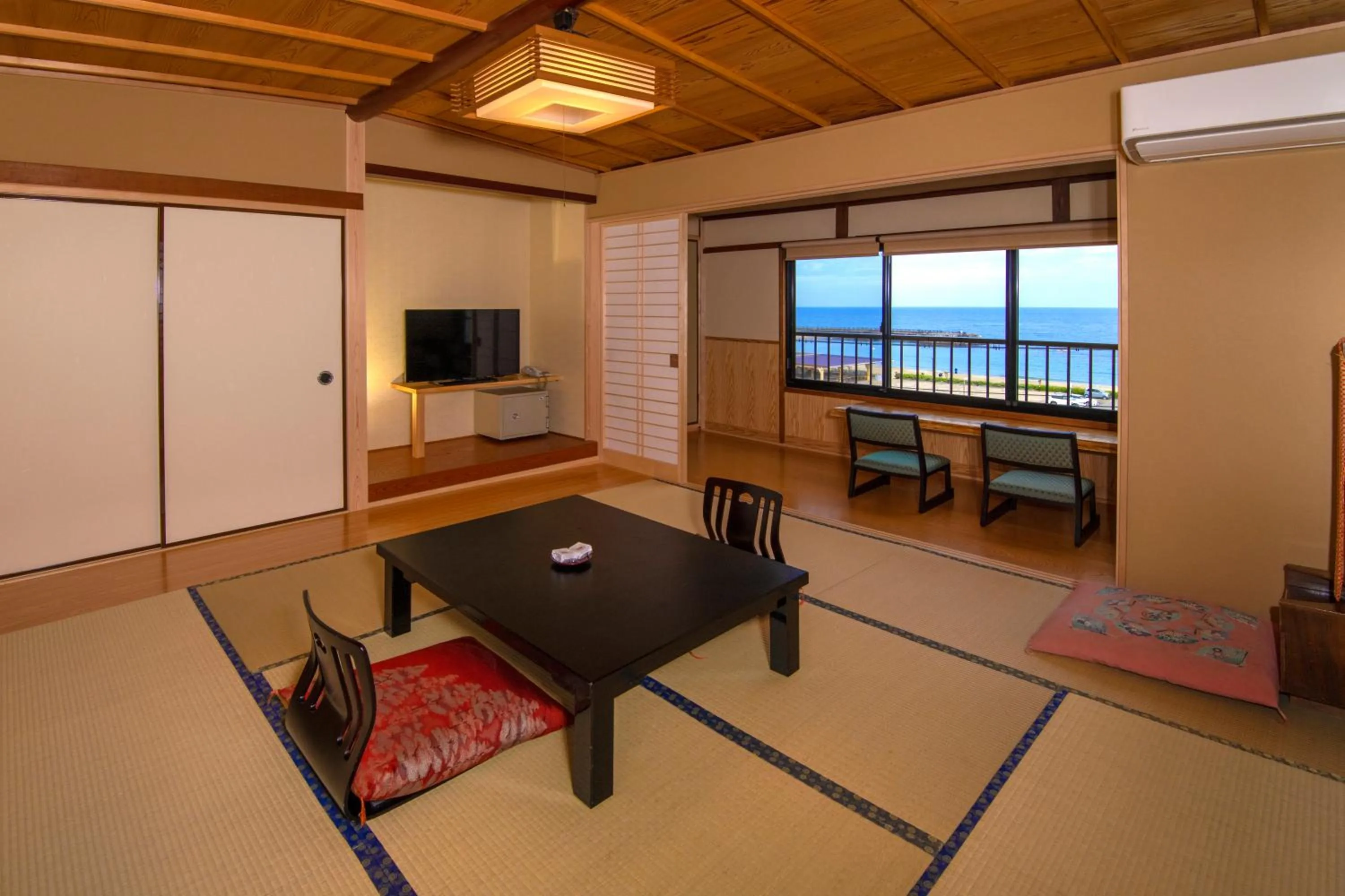 Photo of the whole room in AtamiOnsen Nagahamaen