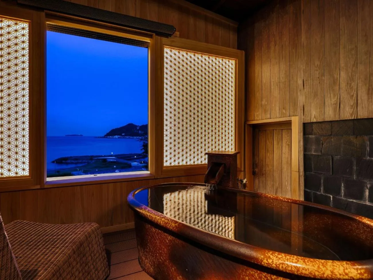 Hot Spring Bath in AtamiOnsen Nagahamaen