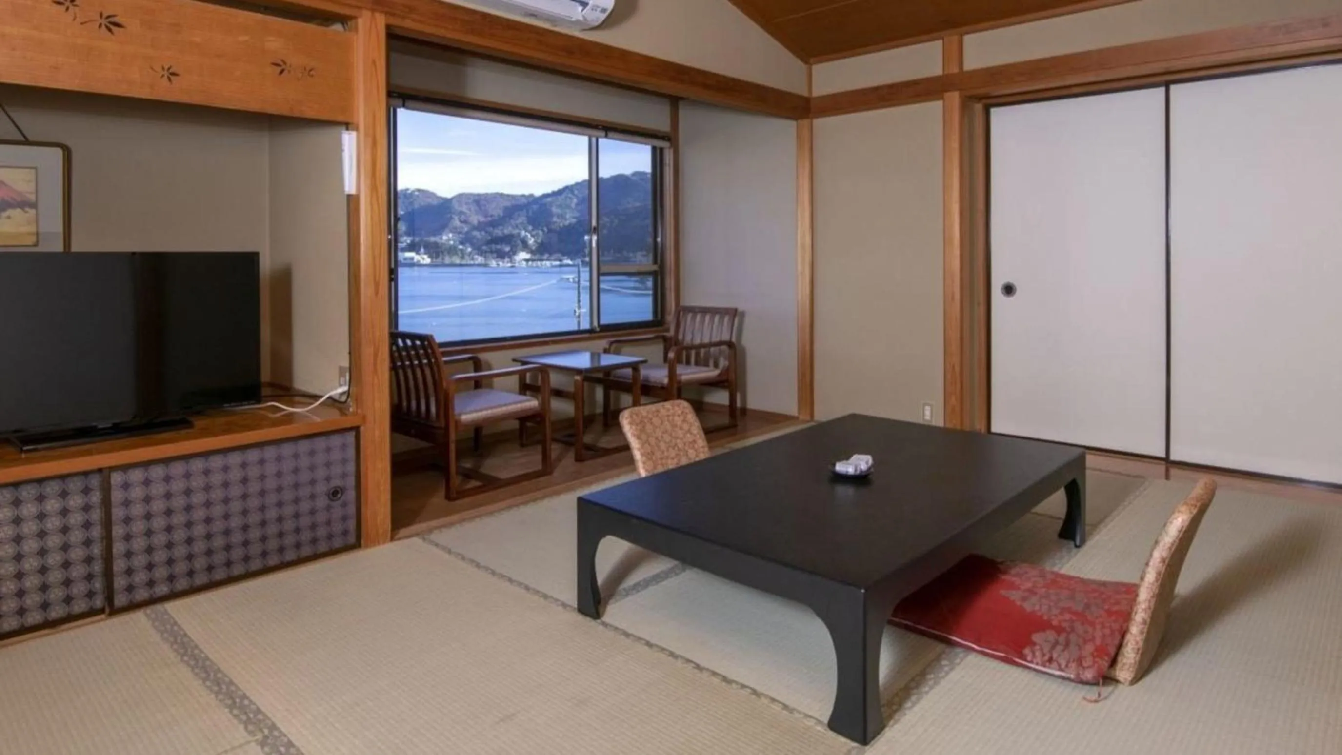 Photo of the whole room in AtamiOnsen Nagahamaen