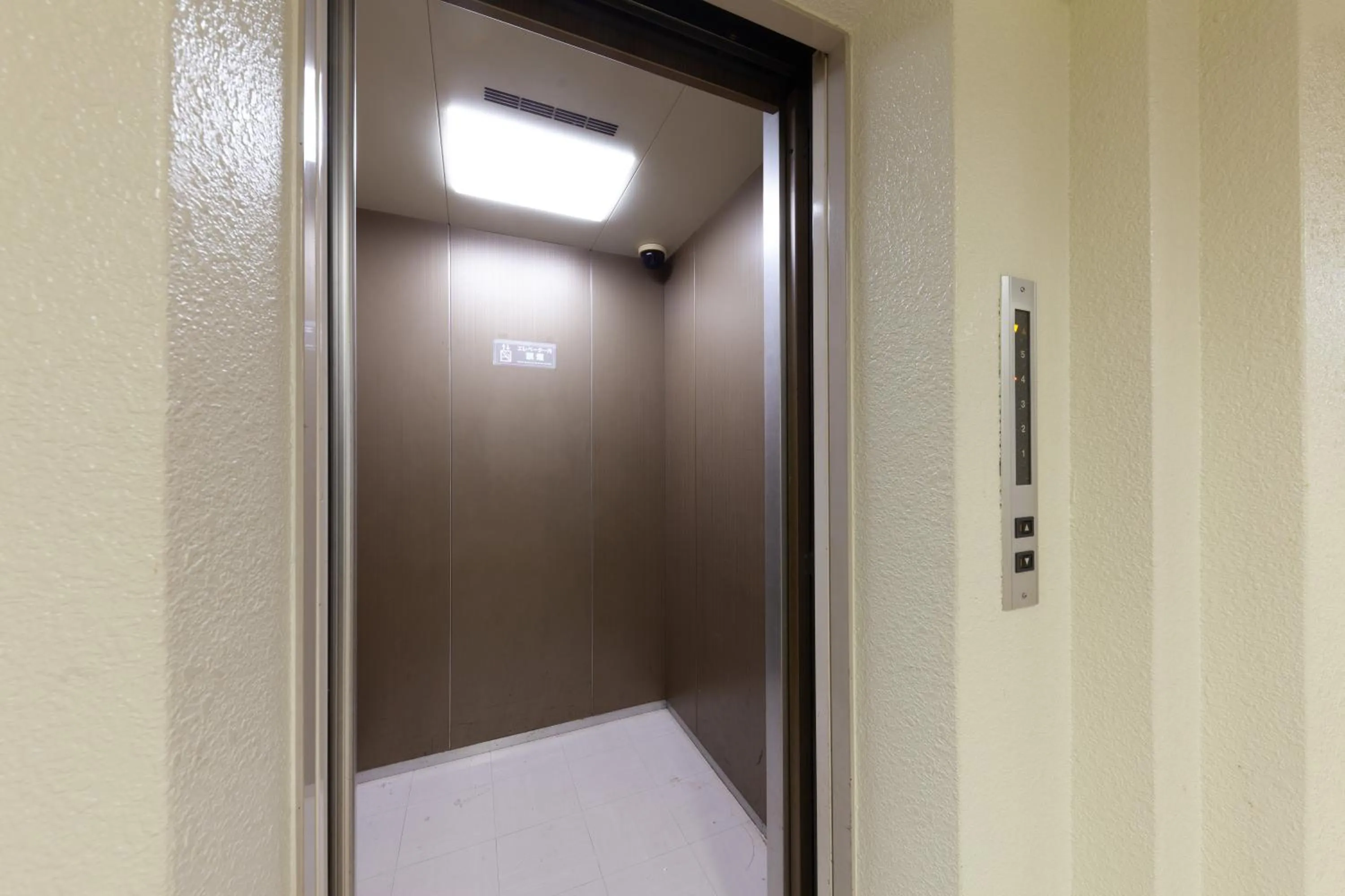 elevator in Elm takadanobaba