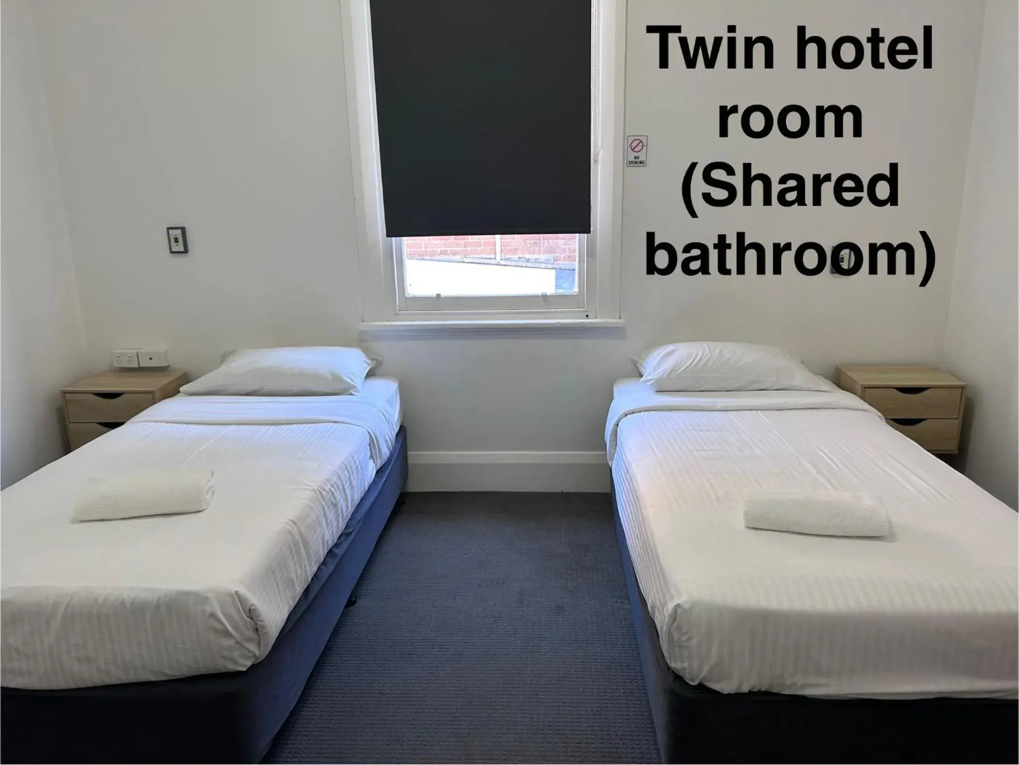 Twin Room with Shared Bathroom in Australian Hotel Motel Yass Twin Room with Shared Bathroom in Australian Hotel Motel Yass