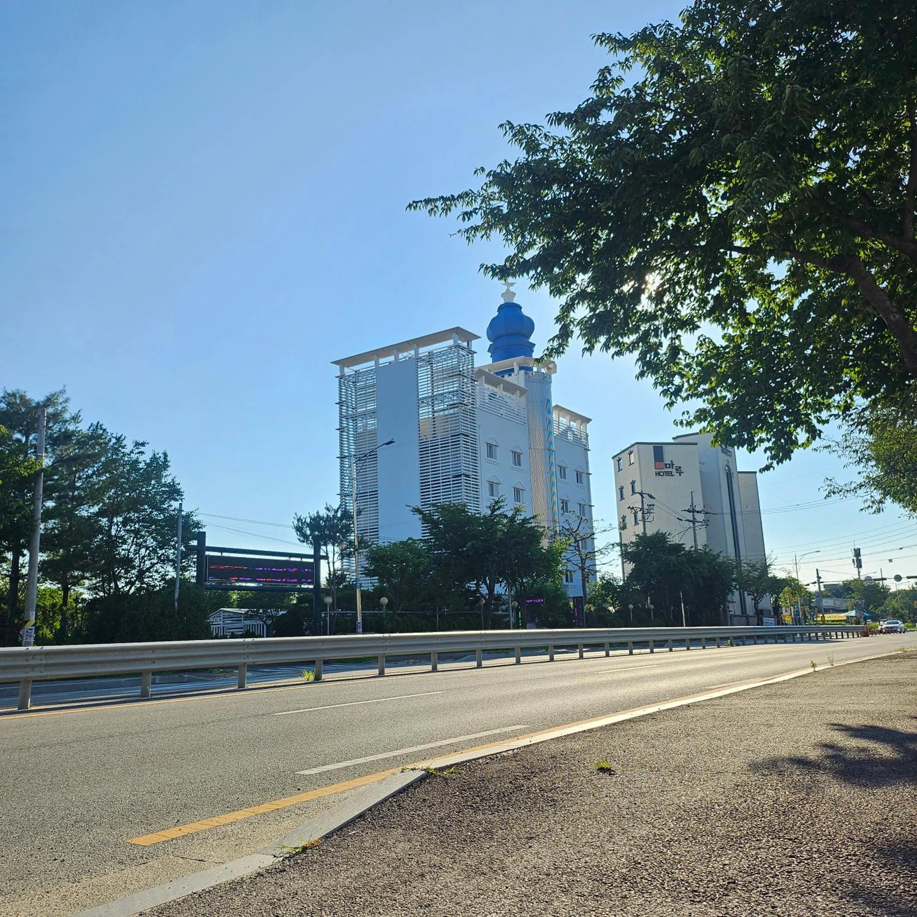 Facade/entrance in Yeoju Hightel