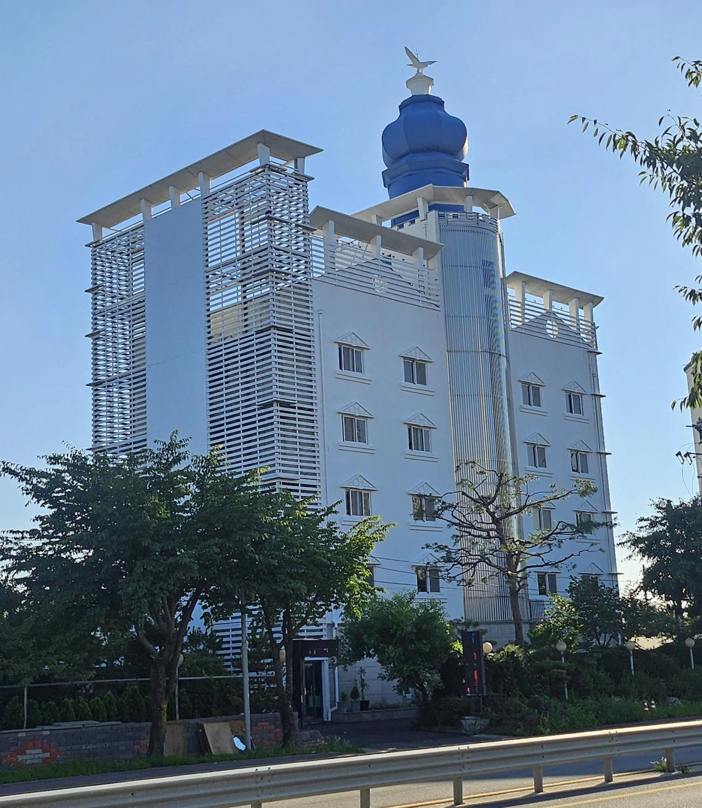 Facade/entrance in Yeoju Hightel