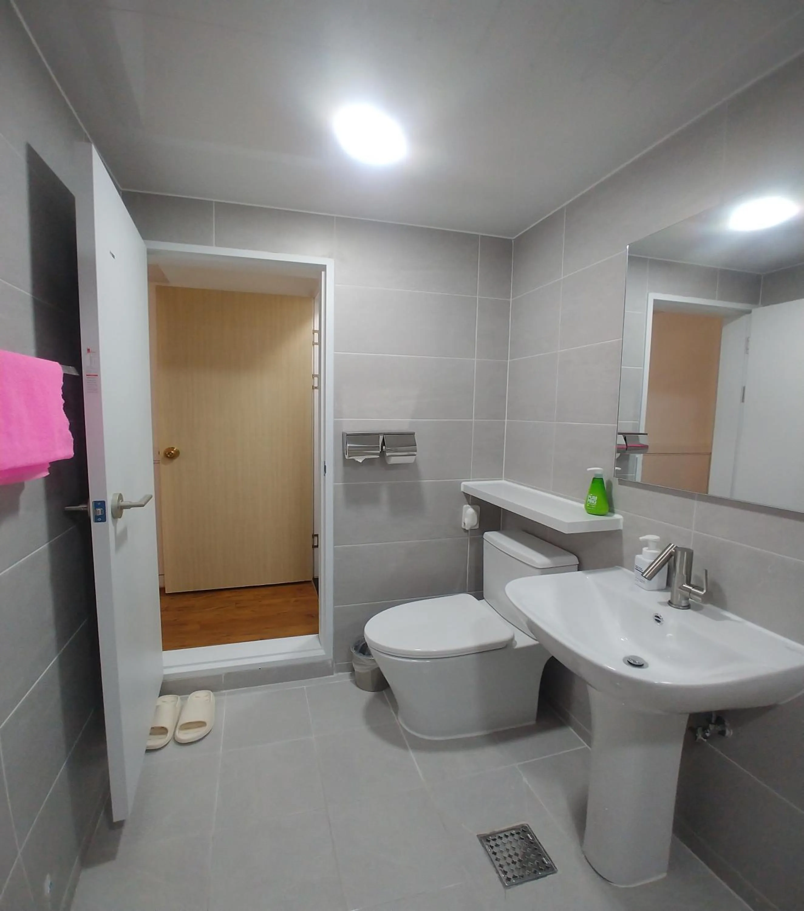 Toilet in Yeoju Hightel