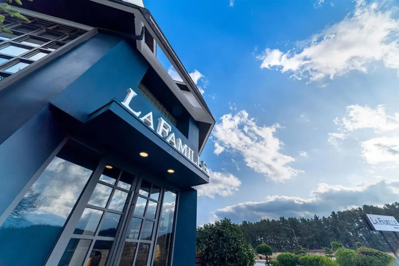 Property building in La Famille Property building in La Famille