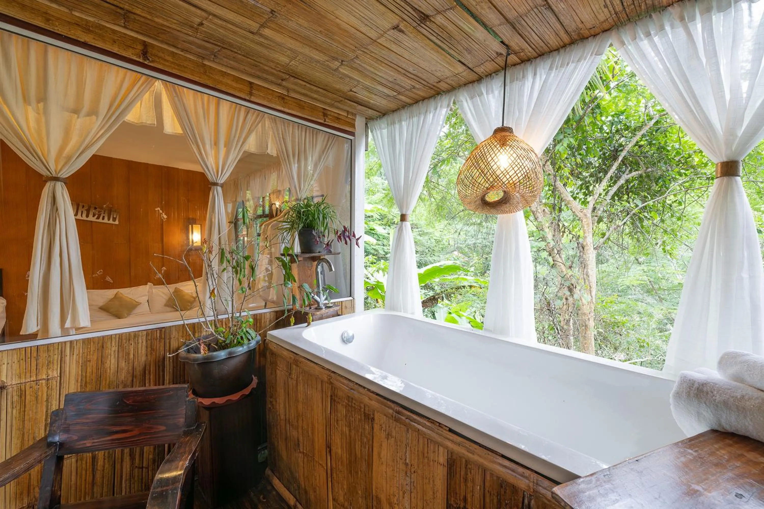 Area and facilities in Monruamsuk Homestay Cafe and Bistro