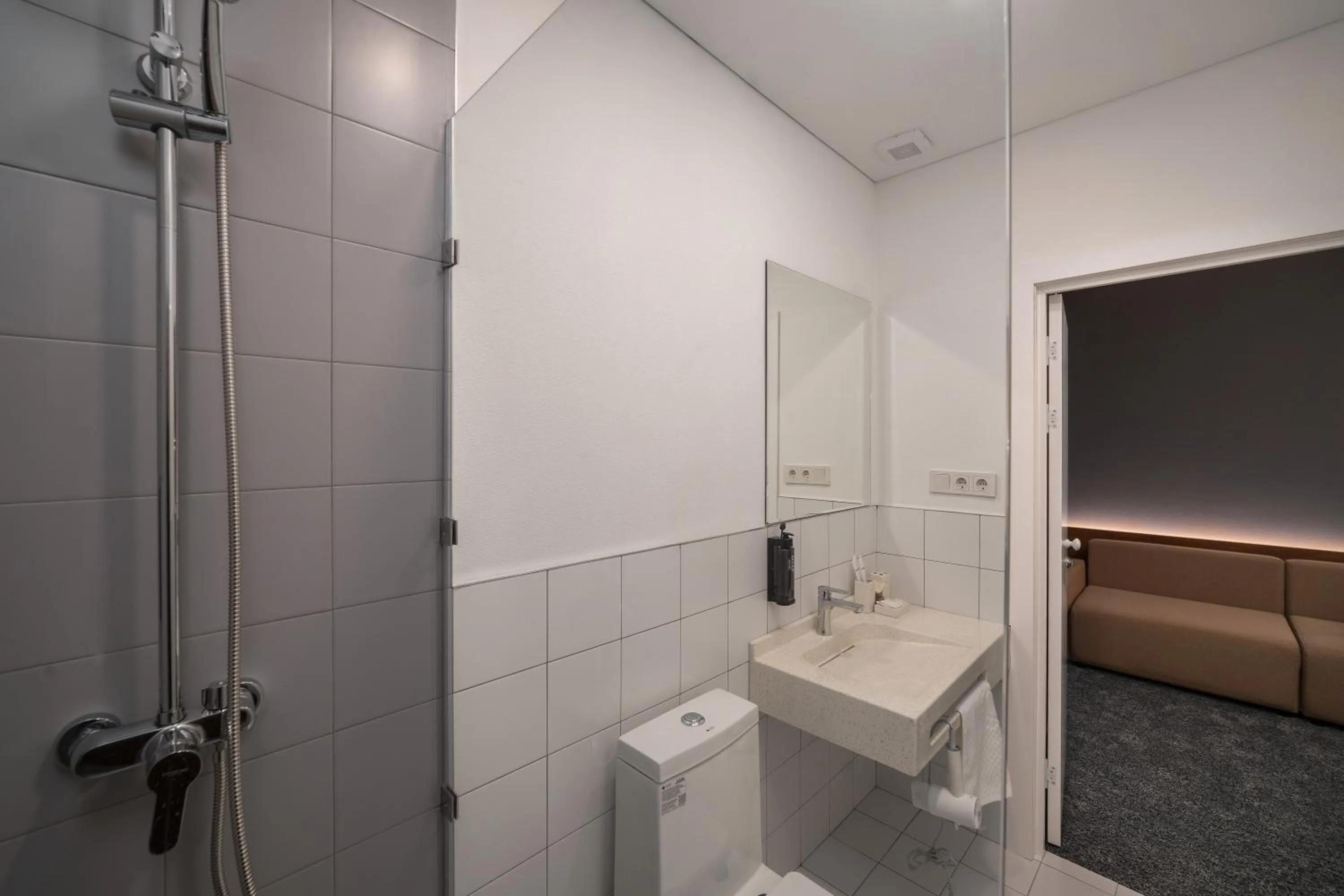Shower in Duo Hotel by Futuro