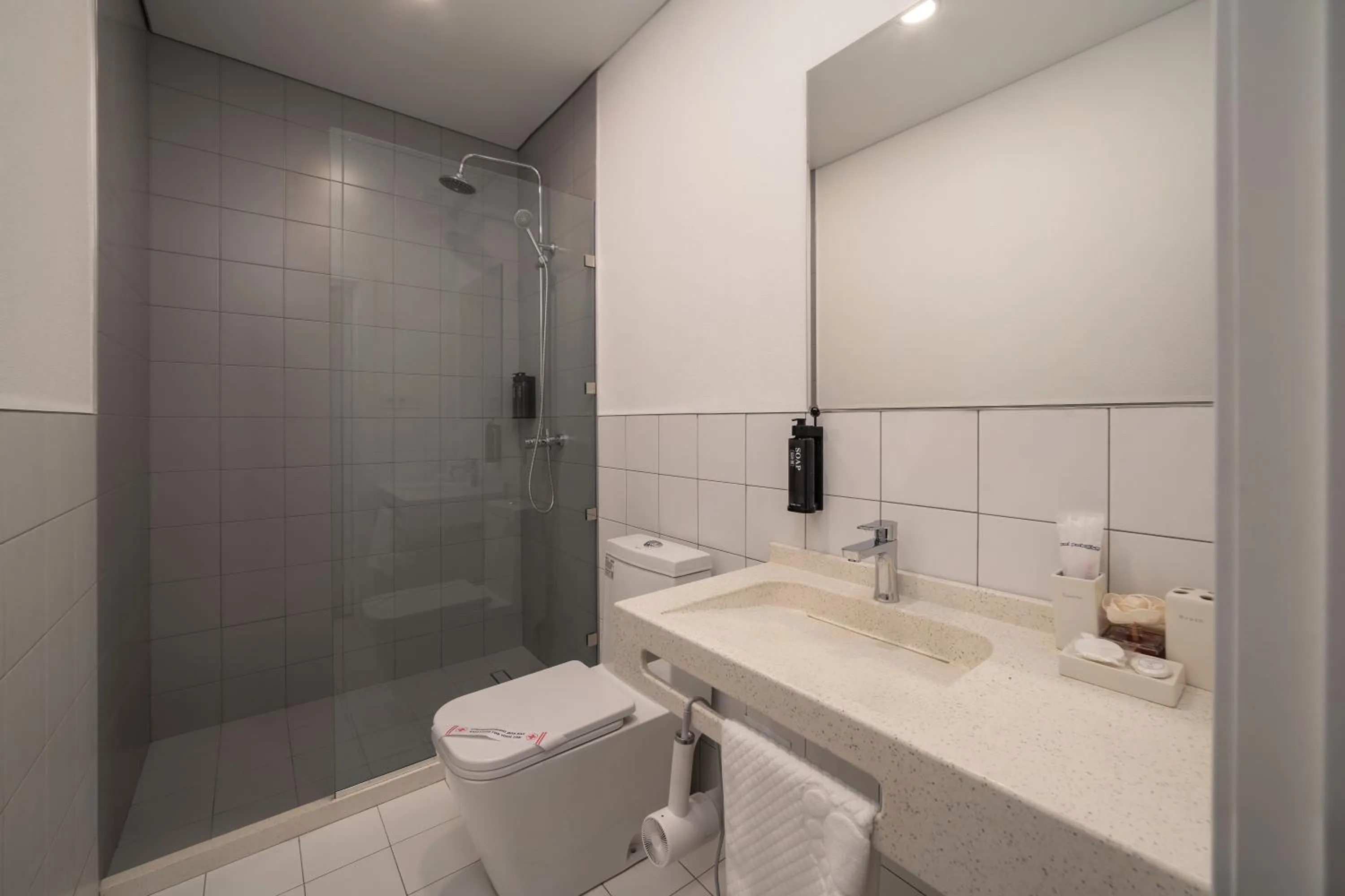 Shower in Duo Hotel by Futuro