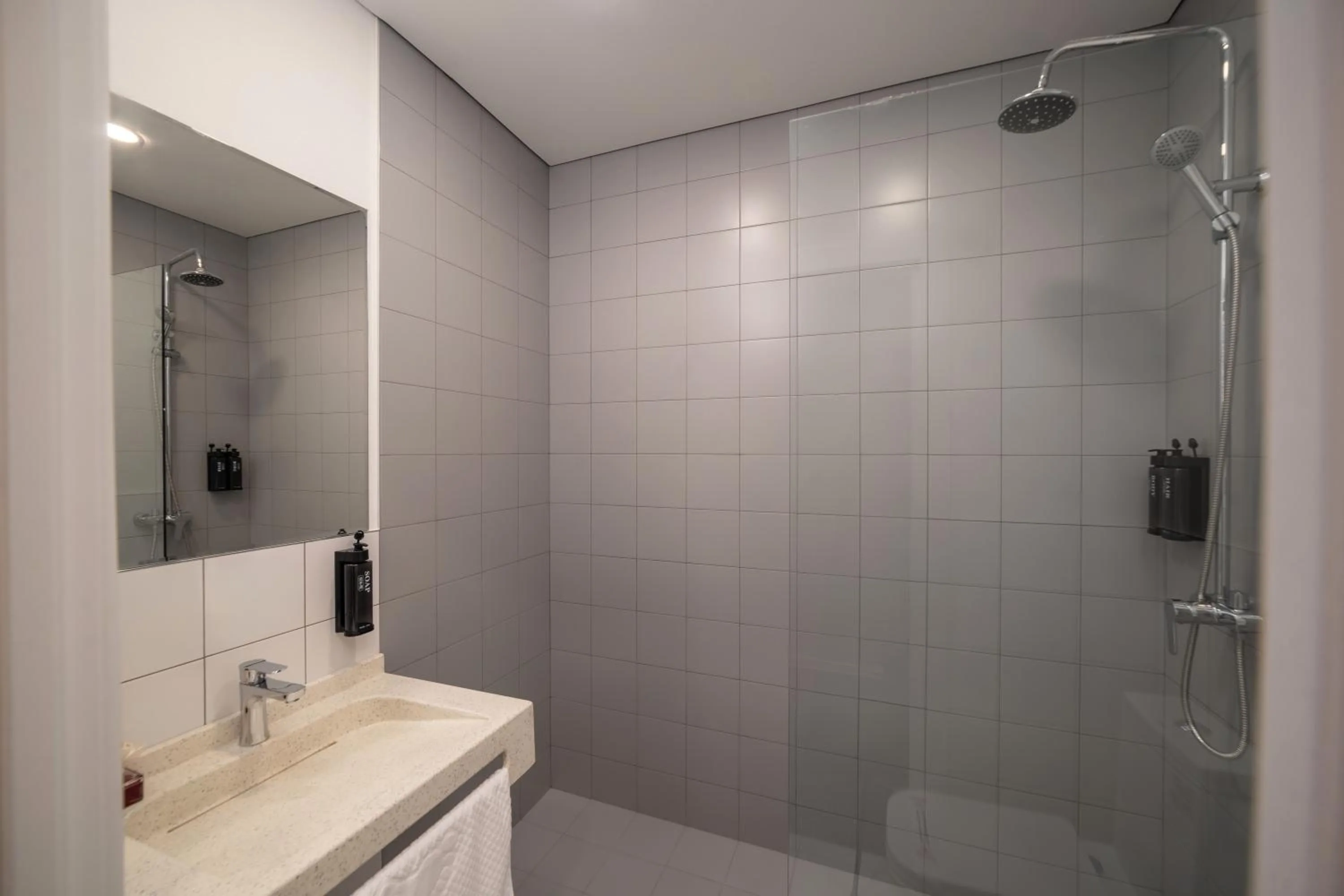 Shower in Duo Hotel by Futuro