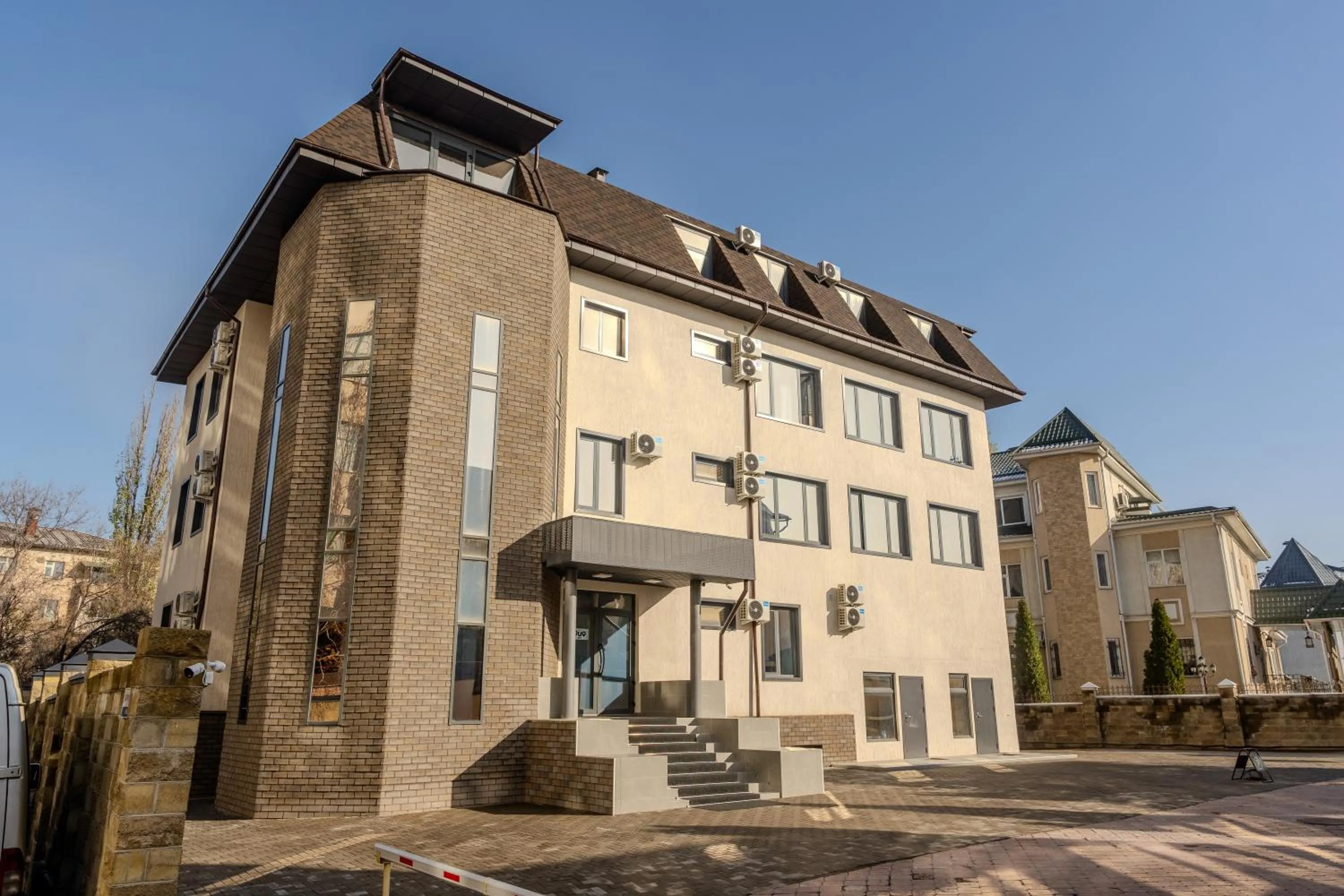 Property building in Duo Hotel by Futuro