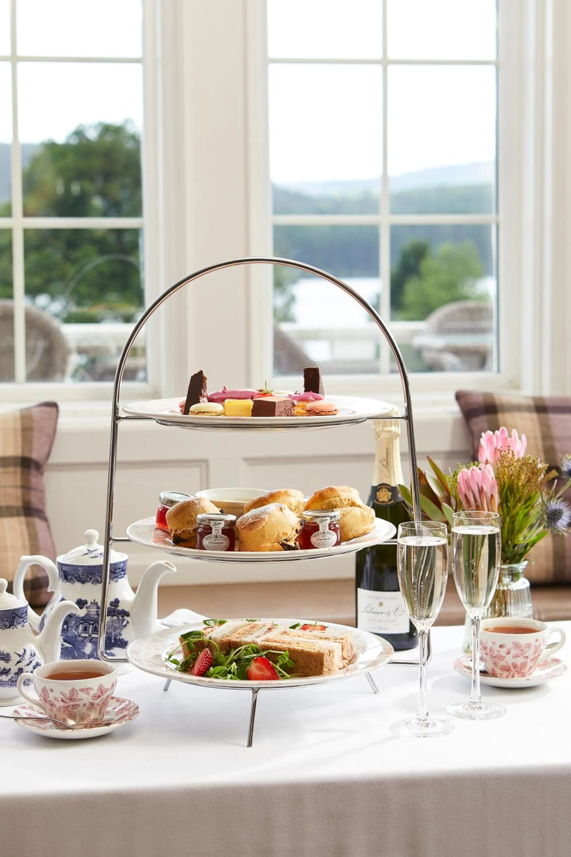 Restaurant/places to eat in Macdonald Forest Hills Hotel & Spa