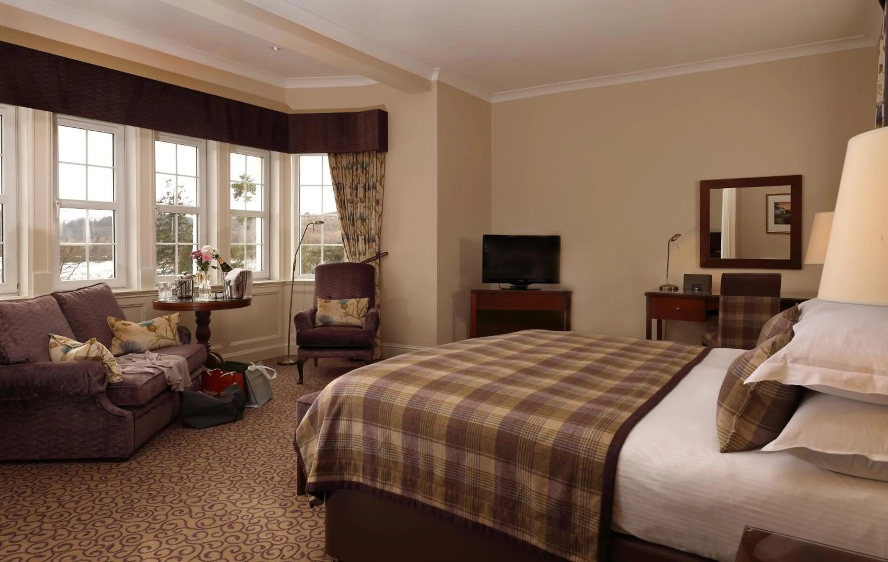 Bed in Macdonald Forest Hills Hotel & Spa