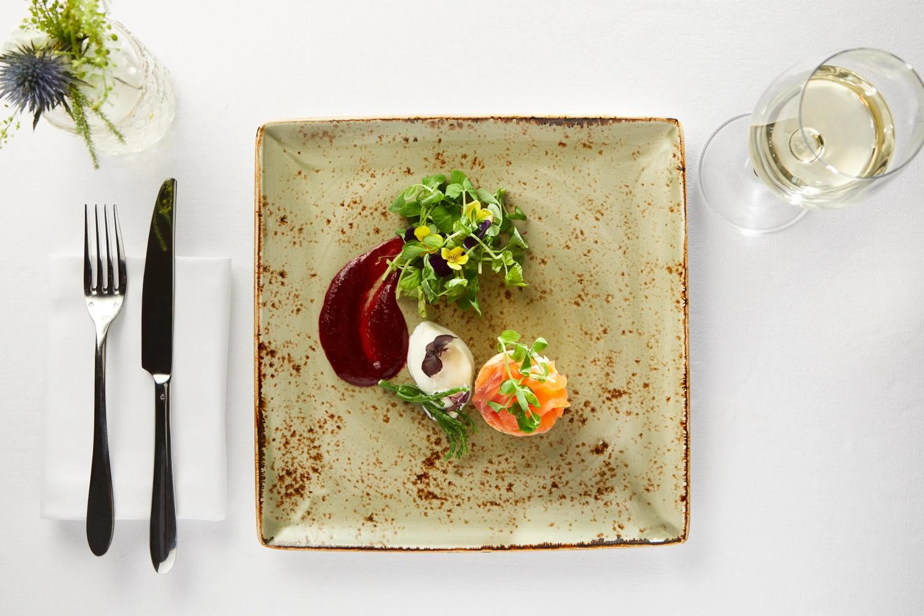 Food and drinks in Macdonald Forest Hills Hotel & Spa