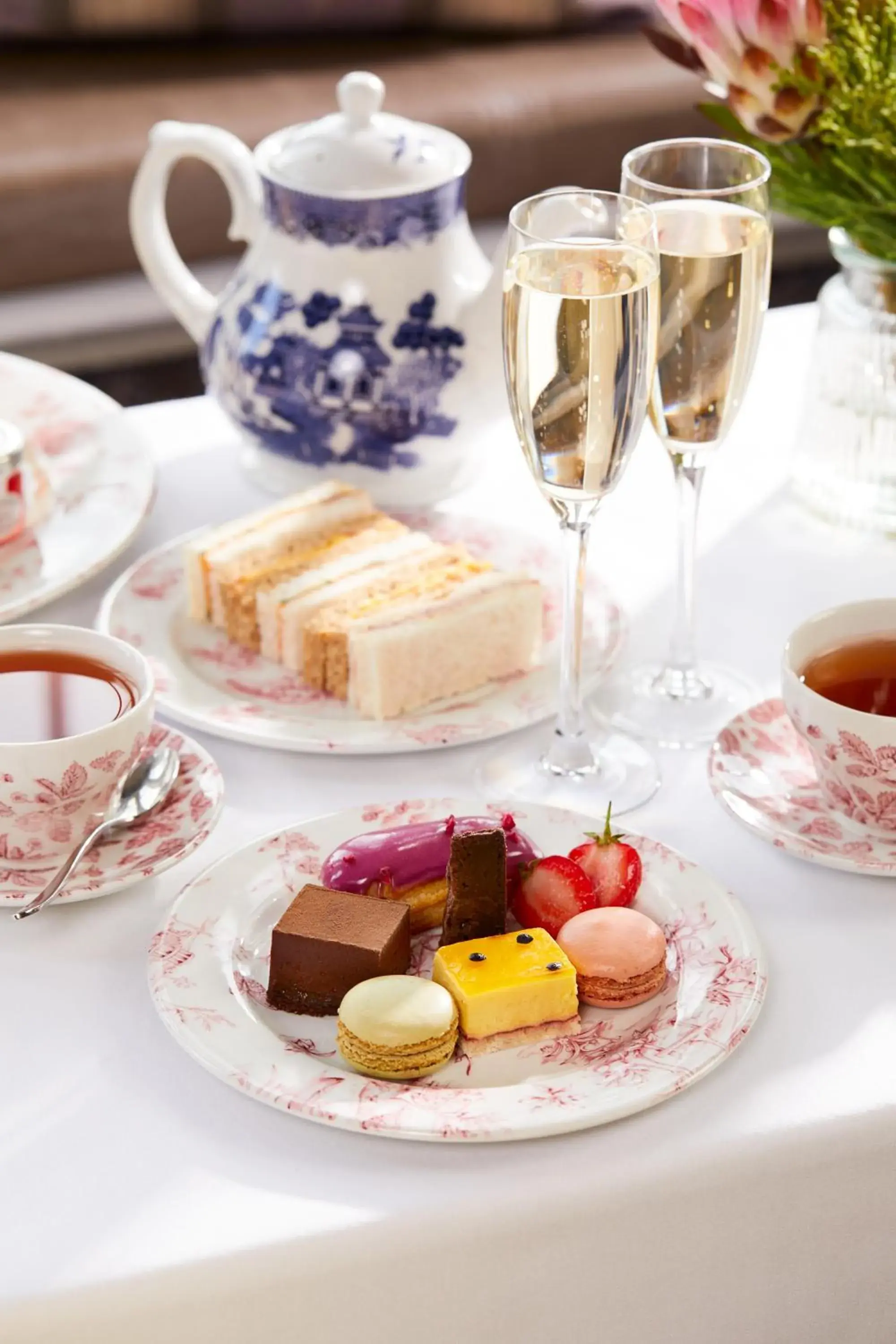 Food and drinks in Macdonald Forest Hills Hotel & Spa Food and drinks in Macdonald Forest Hills Hotel & Spa