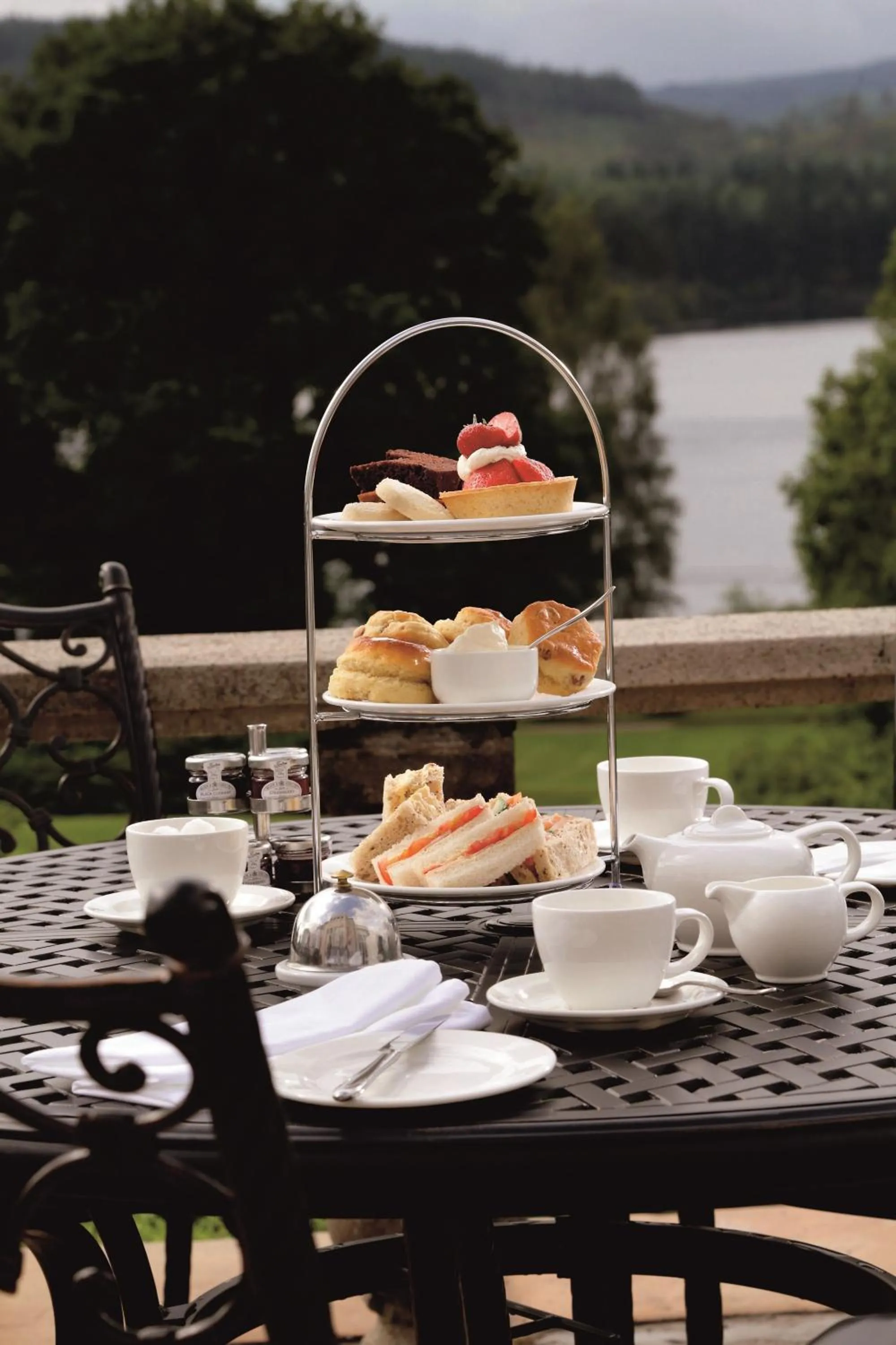 Restaurant/places to eat in Macdonald Forest Hills Hotel & Spa