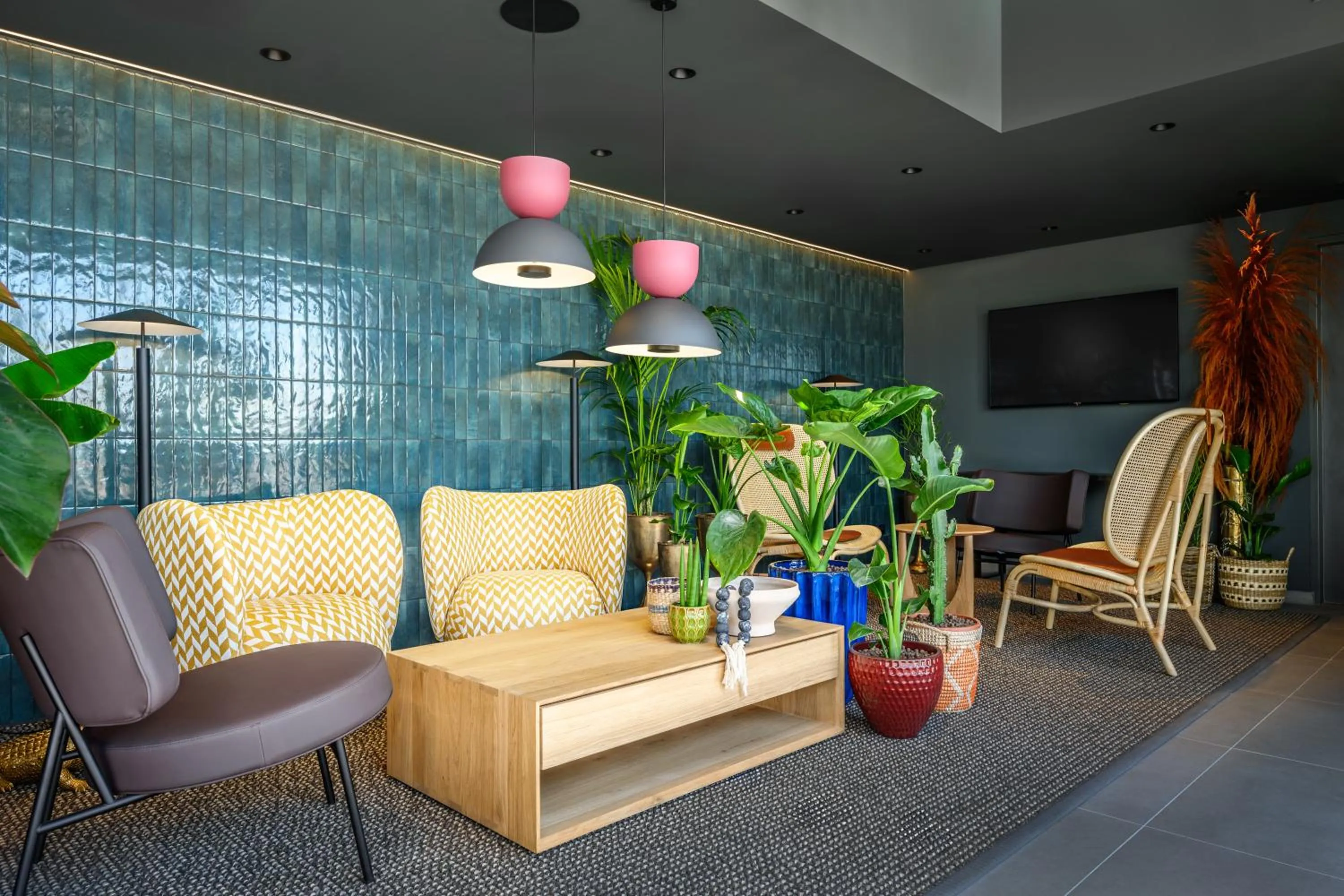 Lounge or bar in Hilton Garden Inn Debrecen City Center