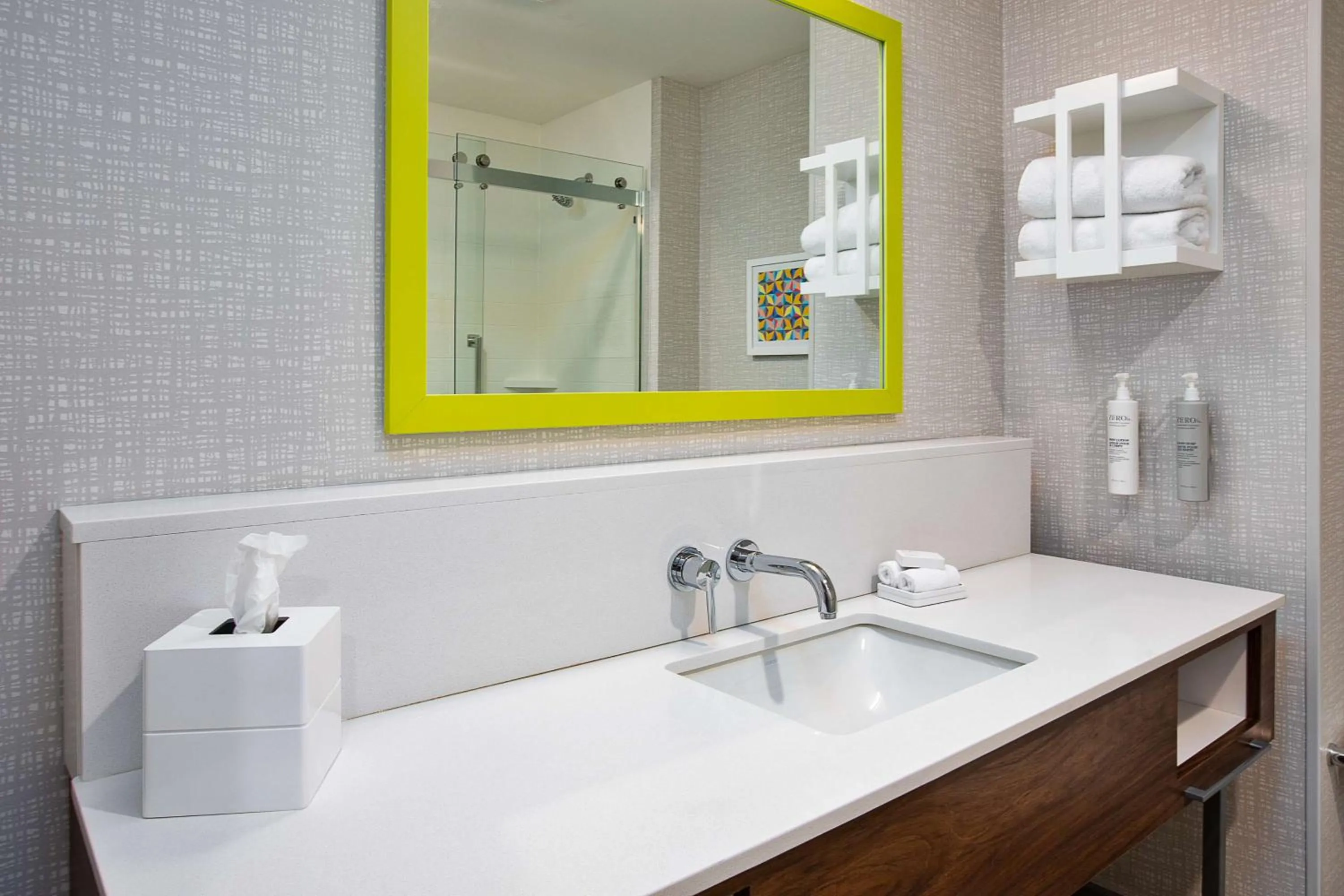 Bathroom in Hampton Inn & Suites By Hilton Indianapolis South Greenwood