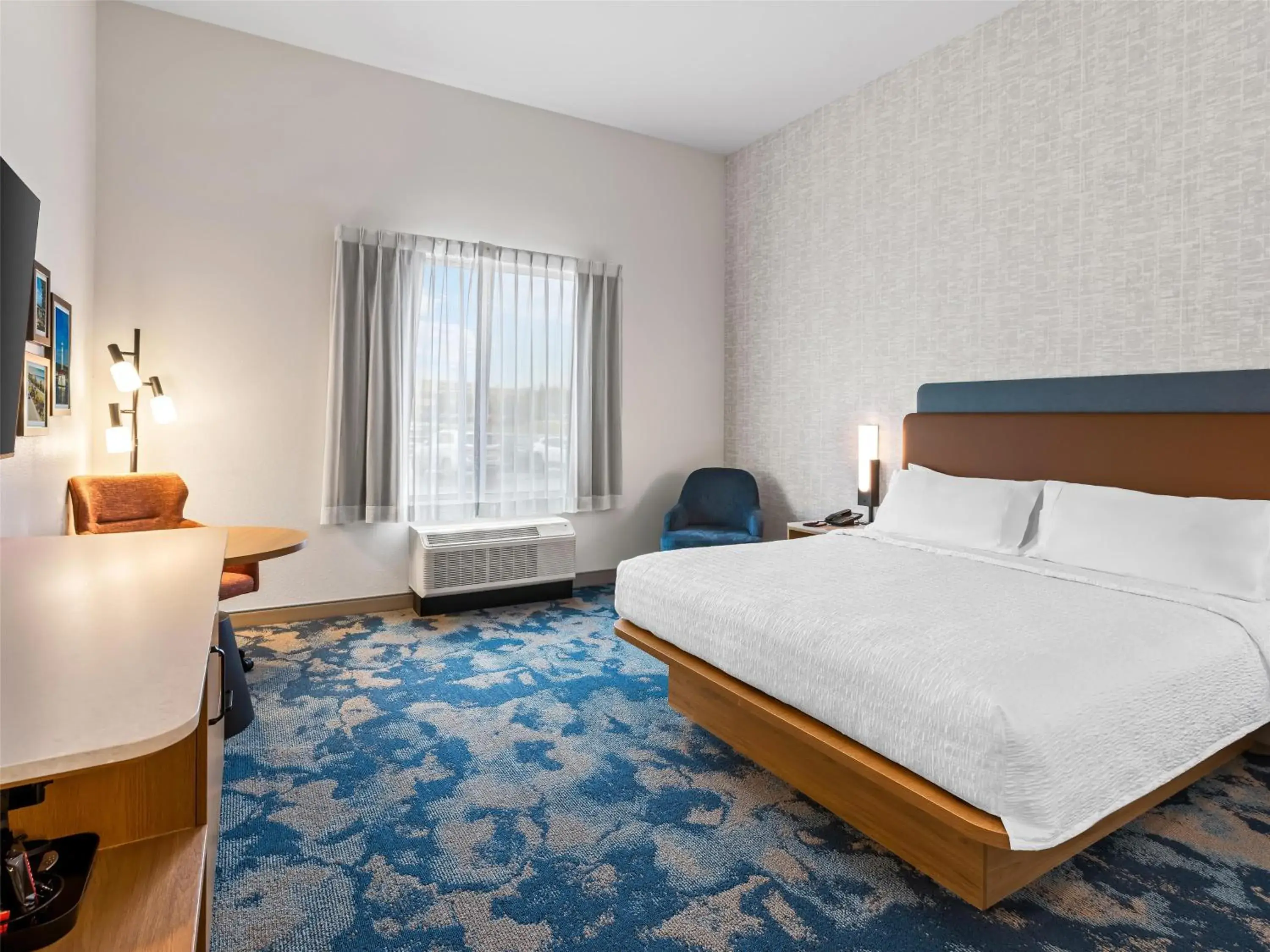 King Room in Hampton Inn St Ignace Lakefront Mackinac King Room in Hampton Inn St Ignace Lakefront Mackinac