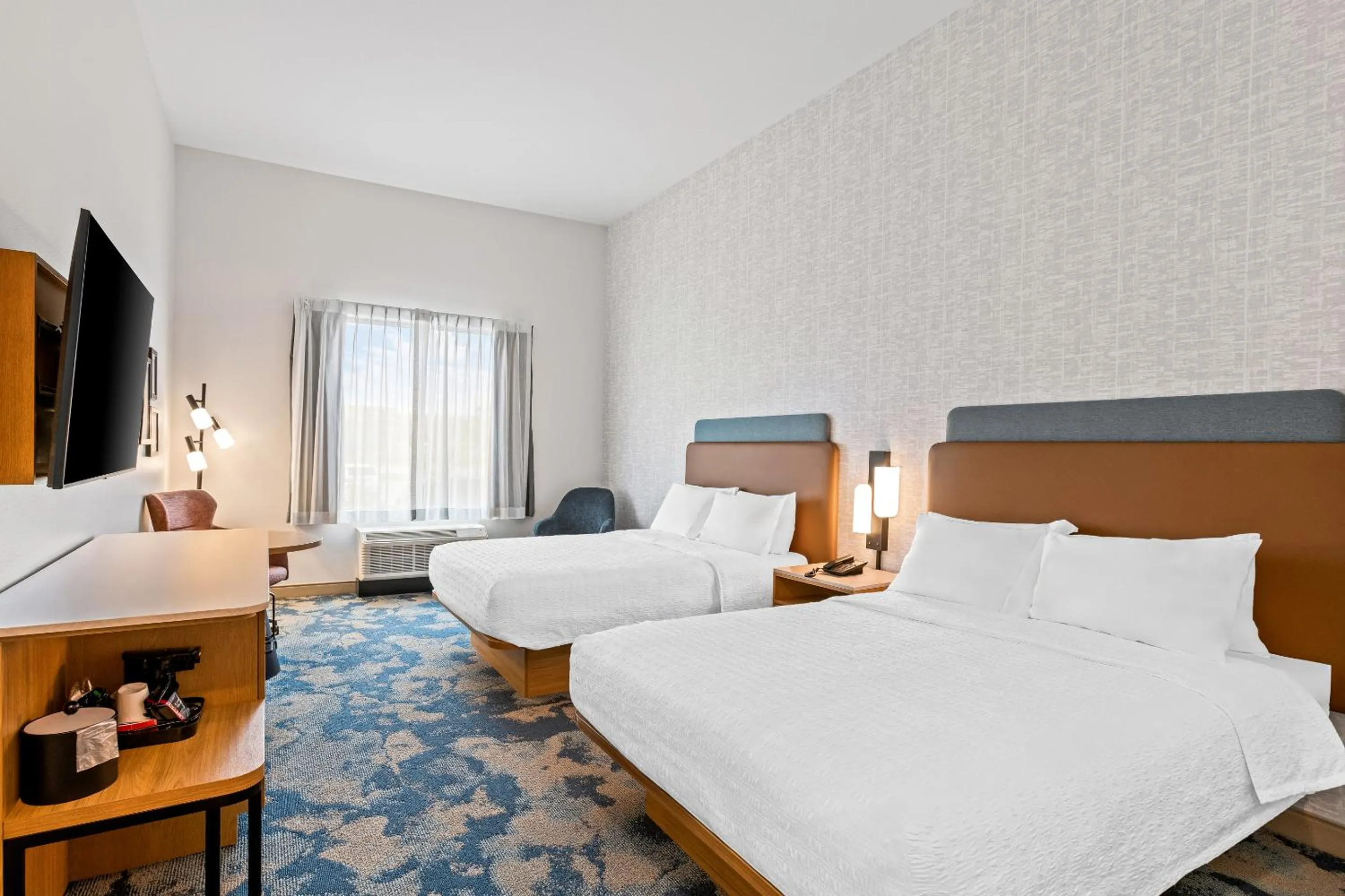 Bed in Hampton Inn St Ignace Lakefront Mackinac