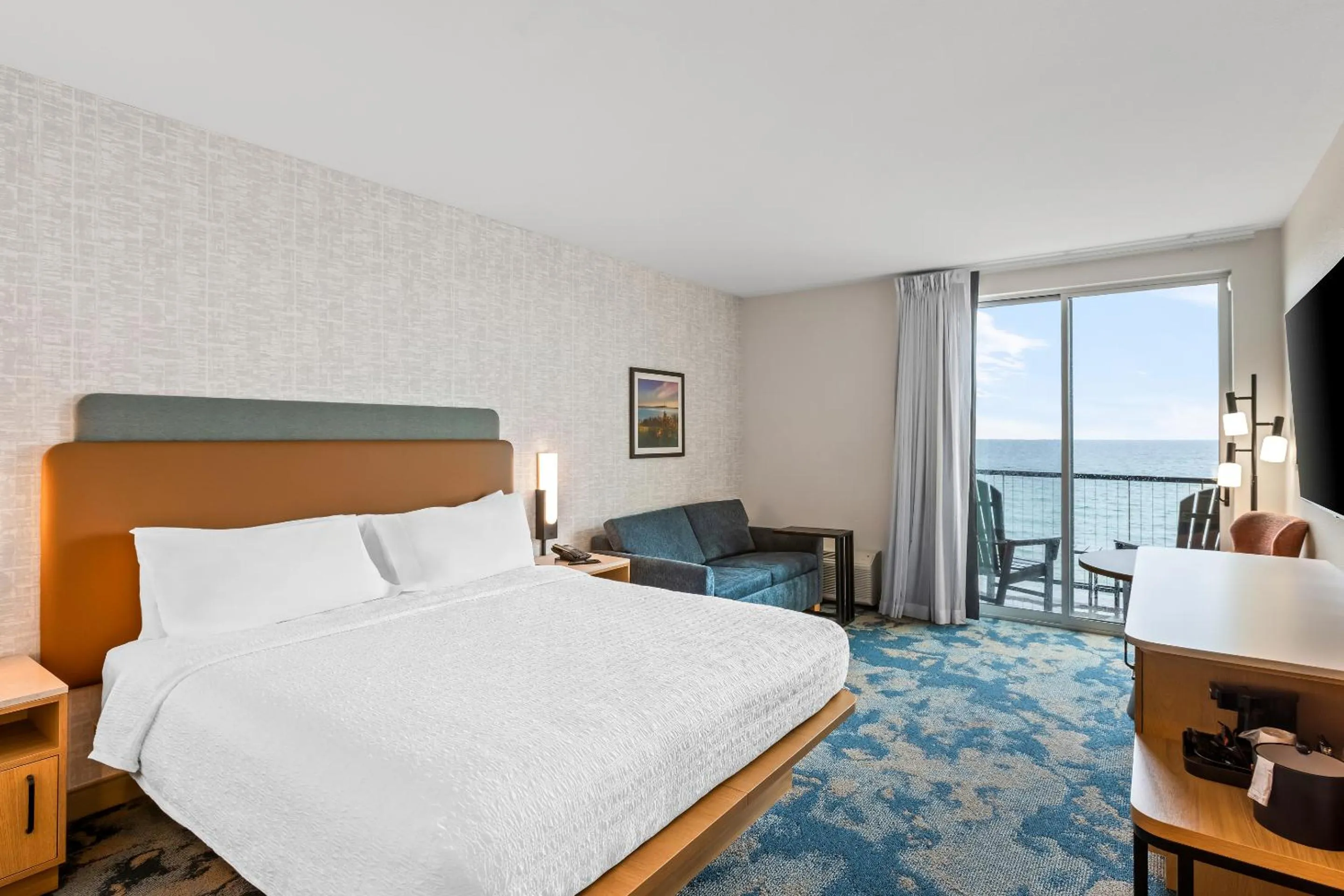 Bed in Hampton Inn St Ignace Lakefront Mackinac