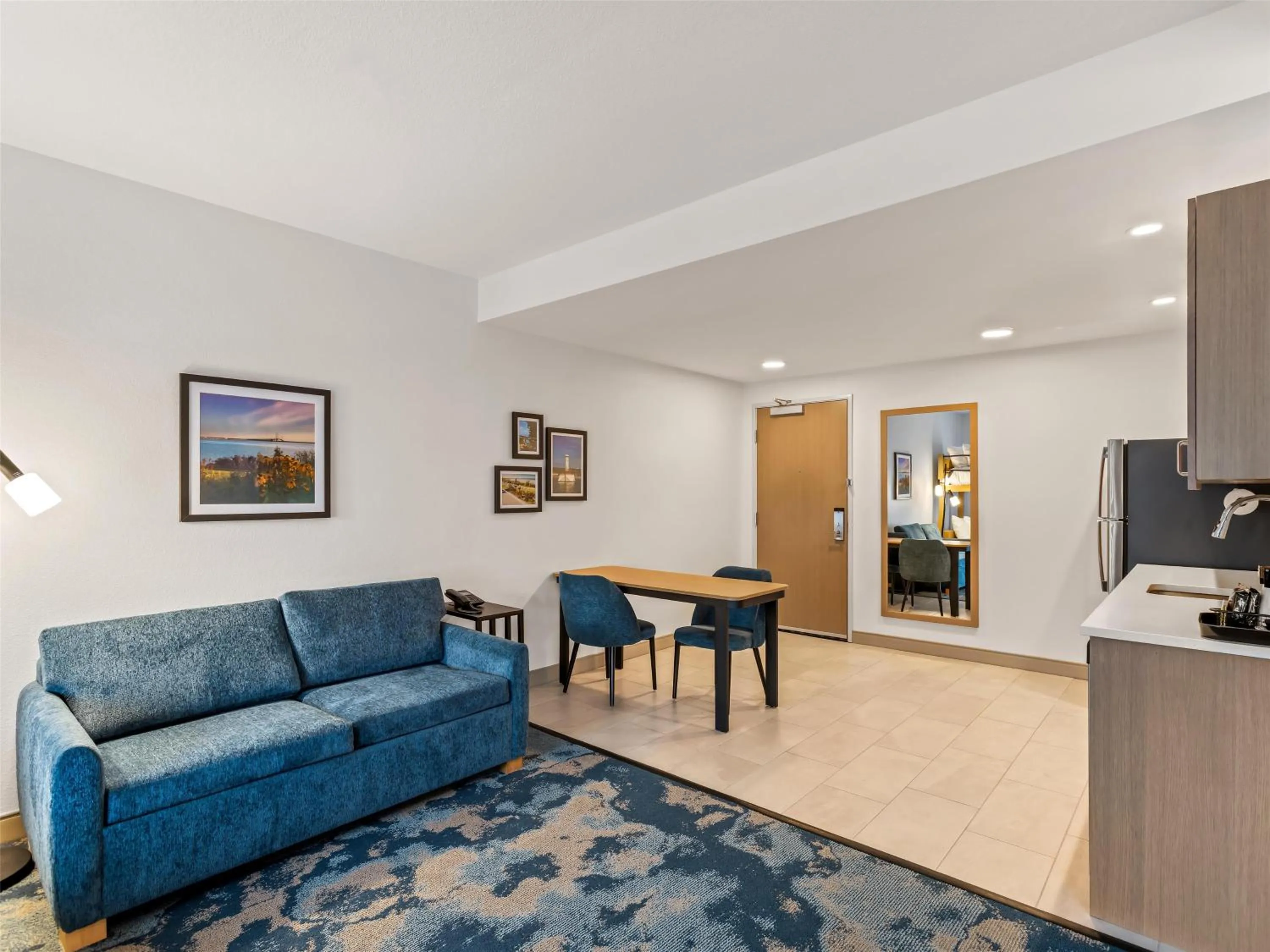 Living room in Hampton Inn St Ignace Lakefront Mackinac